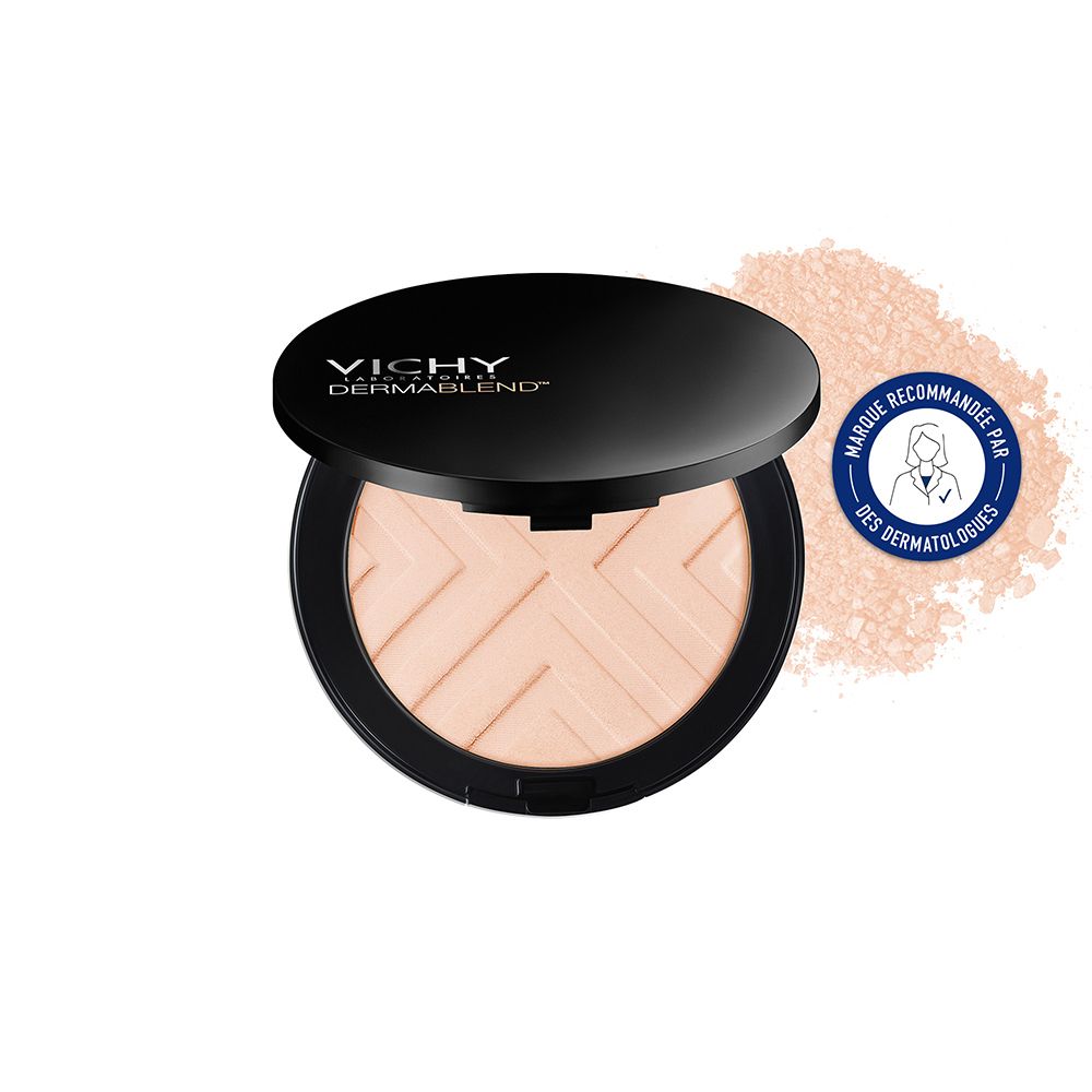 Poudre compacte ouverte. Couvercle noir avec "Vichy DERMABLEND". À droite, cercle avec texte "Marque recommandée par des dermatologues".