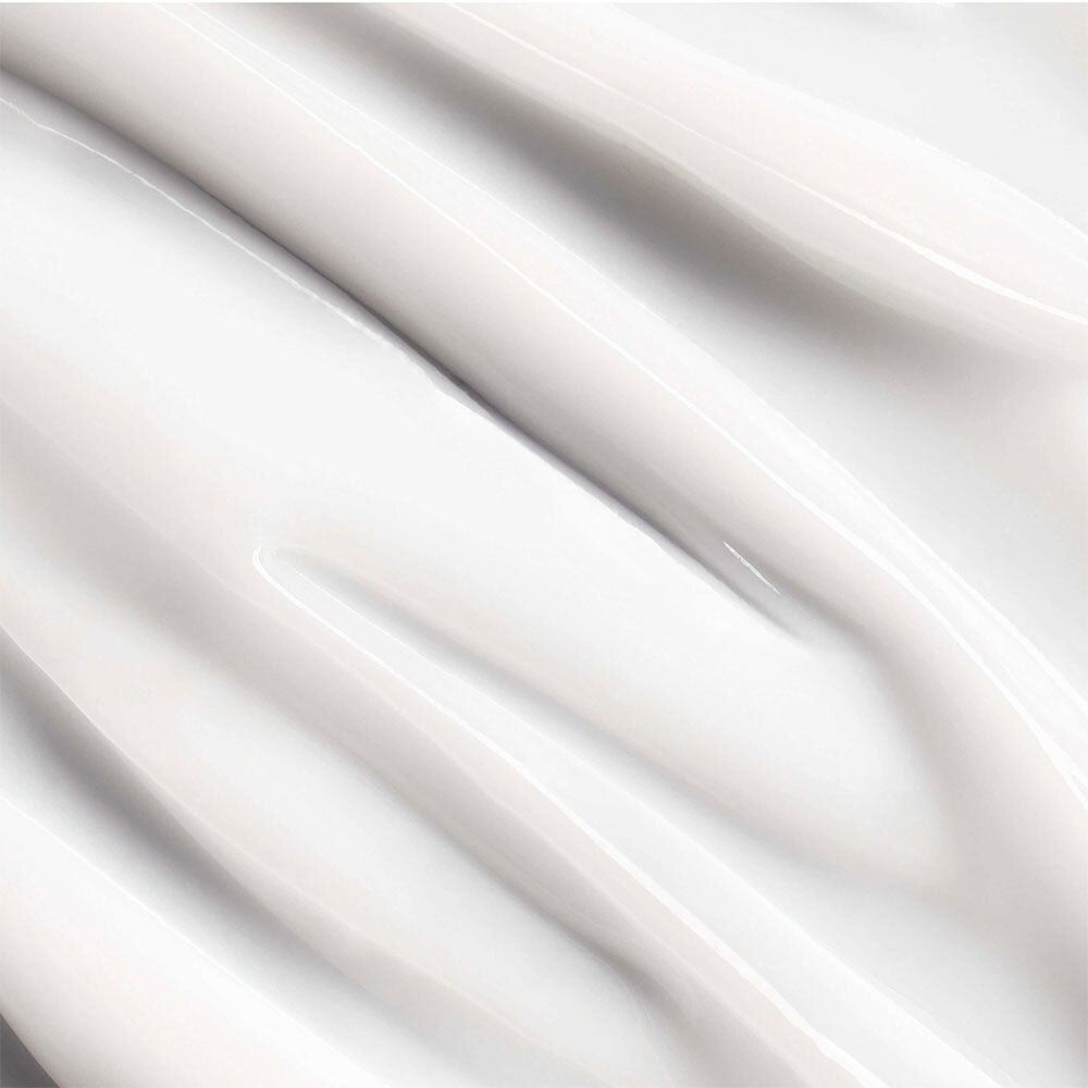 Gros plan d'une crème blanche brillante avec une texture ondulée.