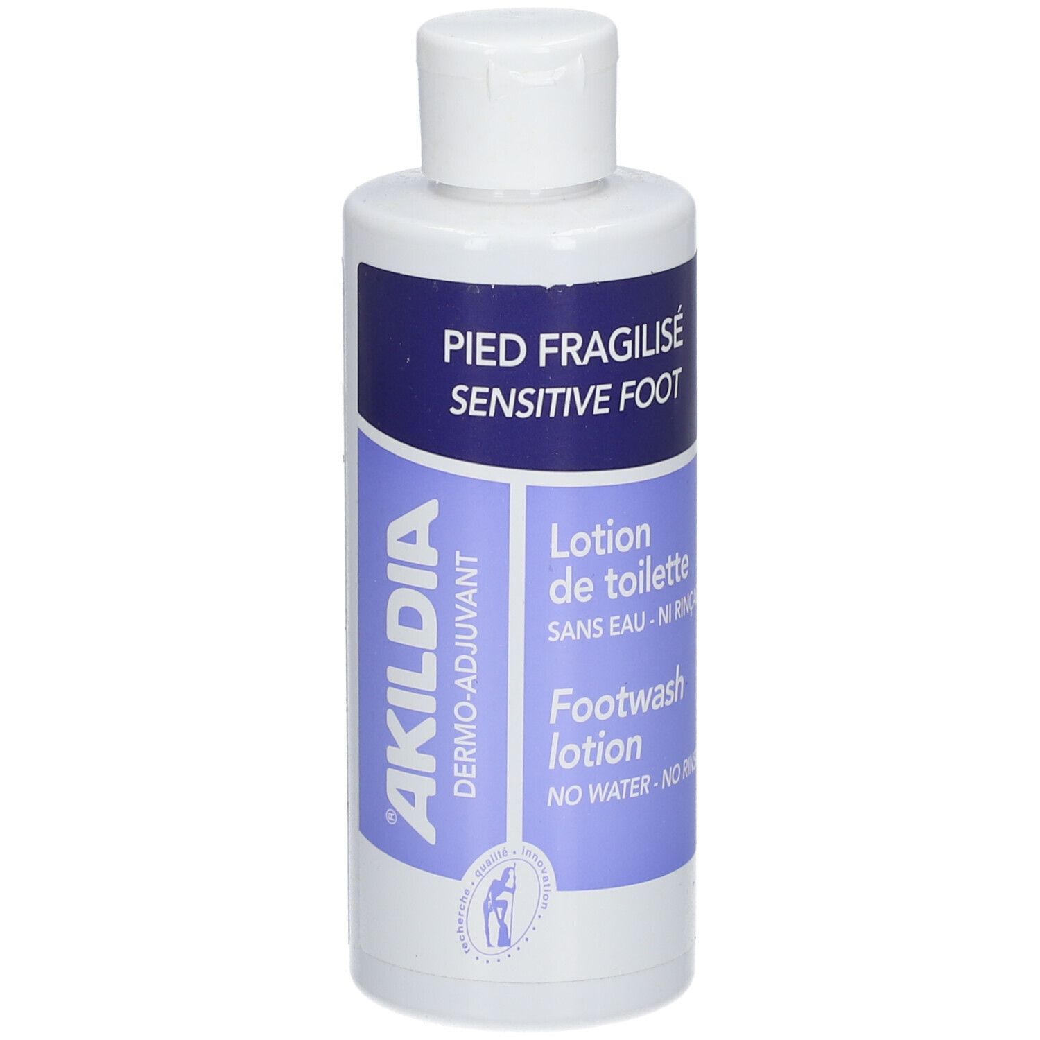 Flacon blanc avec étiquette bleue. Texte: AKILDIA, PIED FRAGILISE, Sensitive Foot, Lotion de toilette, Footwash lotion. Bouchon blanc.