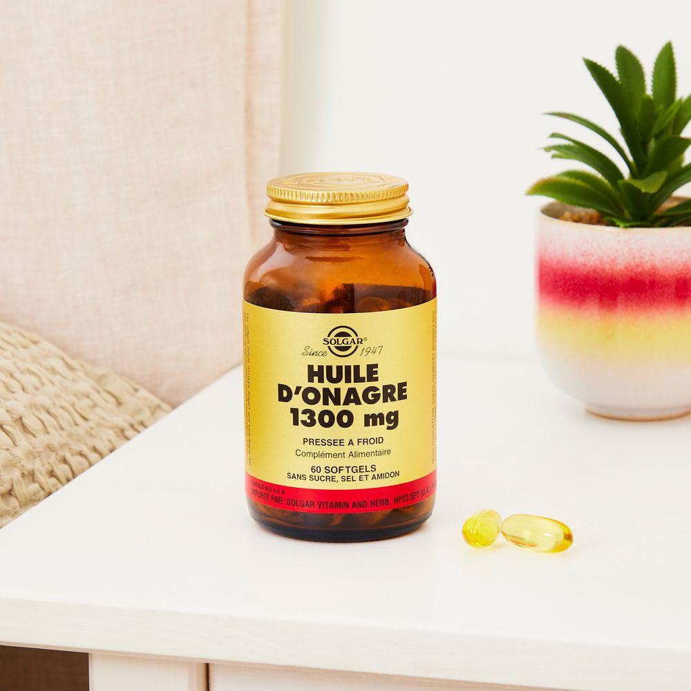 Braune Glasflasche mit goldfarbenem Deckel und zwei Kapseln. Aufschrift: Huile d'Onagre 1300 mg, 60 capsules.