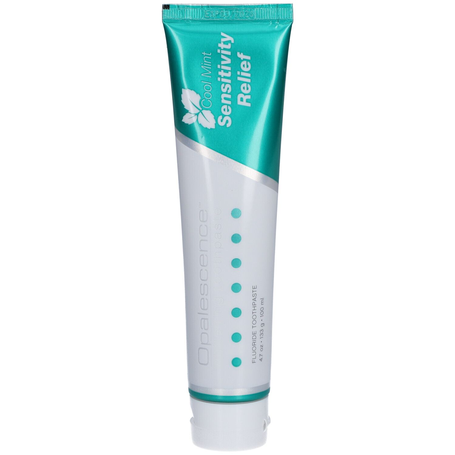 Zahncremetube mit türkis-weißem Design. Aufschrift: Opalescence, Cool Mint Sensitivity Relief. Enthält Fluorid.