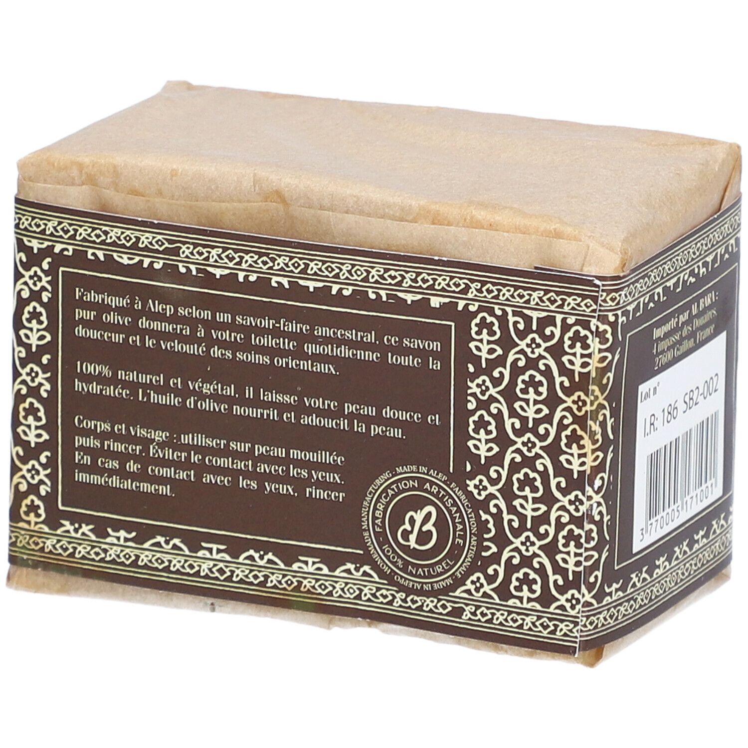Savon d'Alep emballé. Emballage marron avec texte sur le savon à l'huile d'olive et texte : Savon d'Alep, Al Bara, Pur Olive, 100% Naturel.