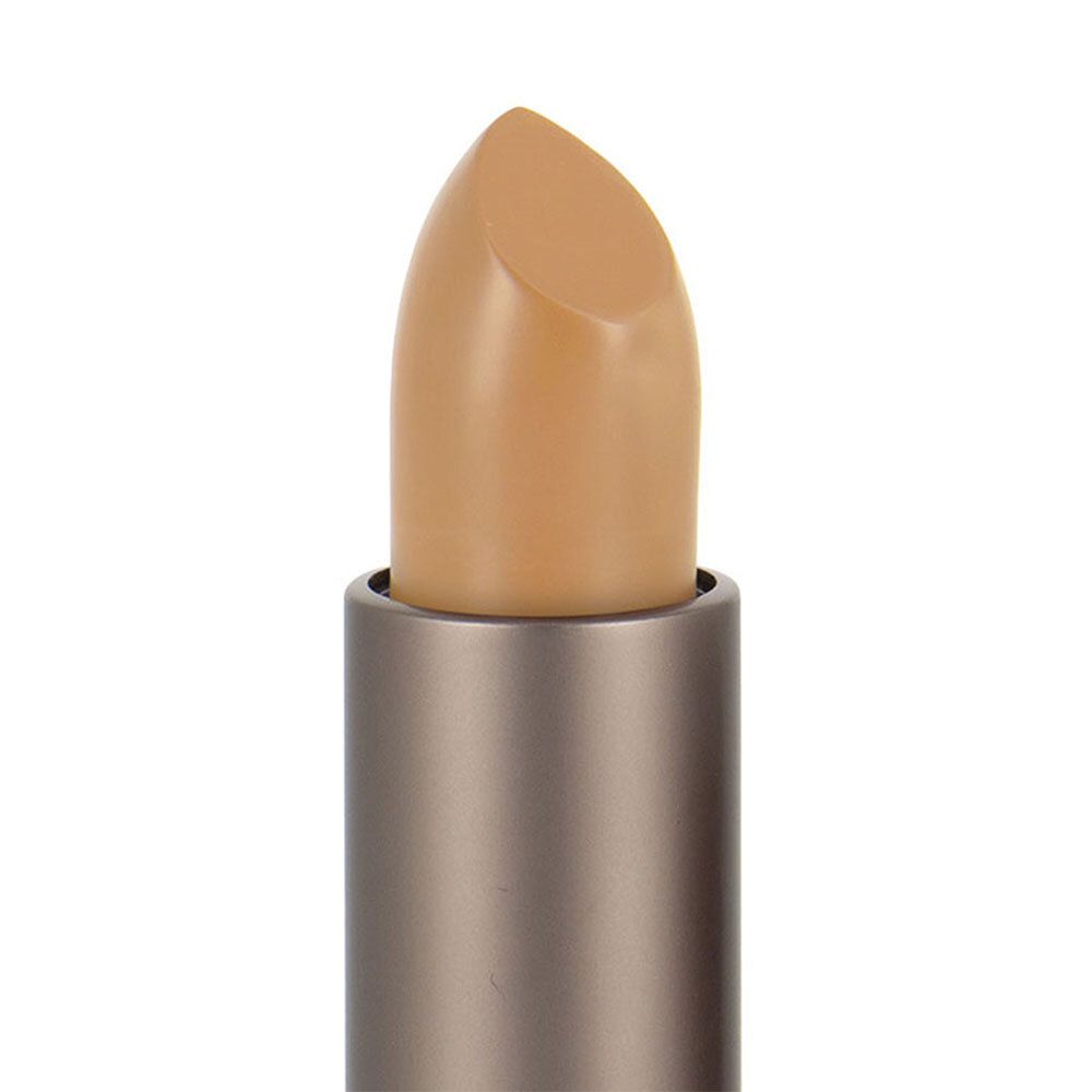 Nahaufnahme eines beigen Concealer-Stifts. Silberfarbener Stift. Produkt ist freigestellt.