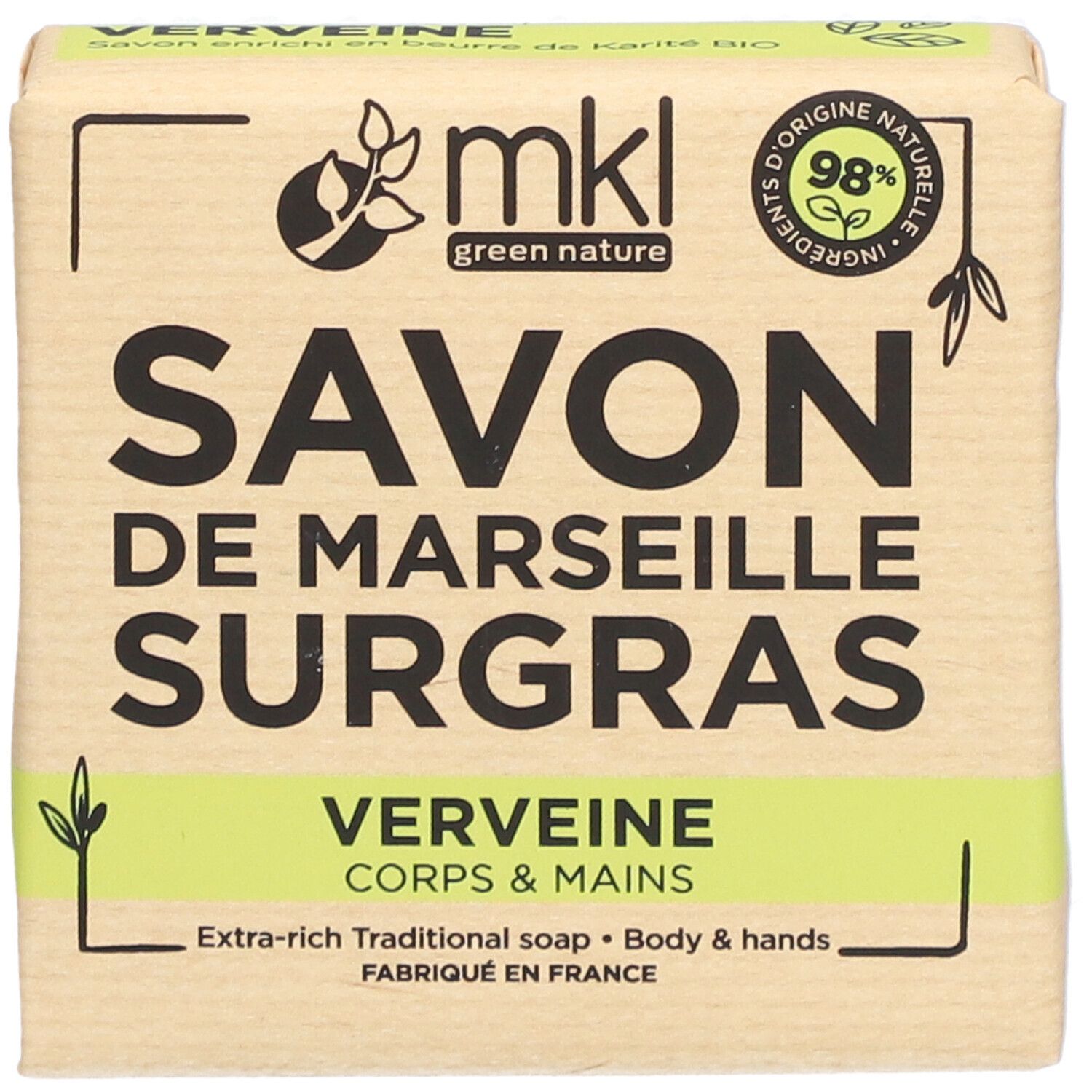 Rechthoekige zeep verpakt in papier. Opschrift: SAVON DE MARSEILLE SURGRAS VERVEINE. Merk: mkl green nature. 98% natuurlijke ingrediënten.