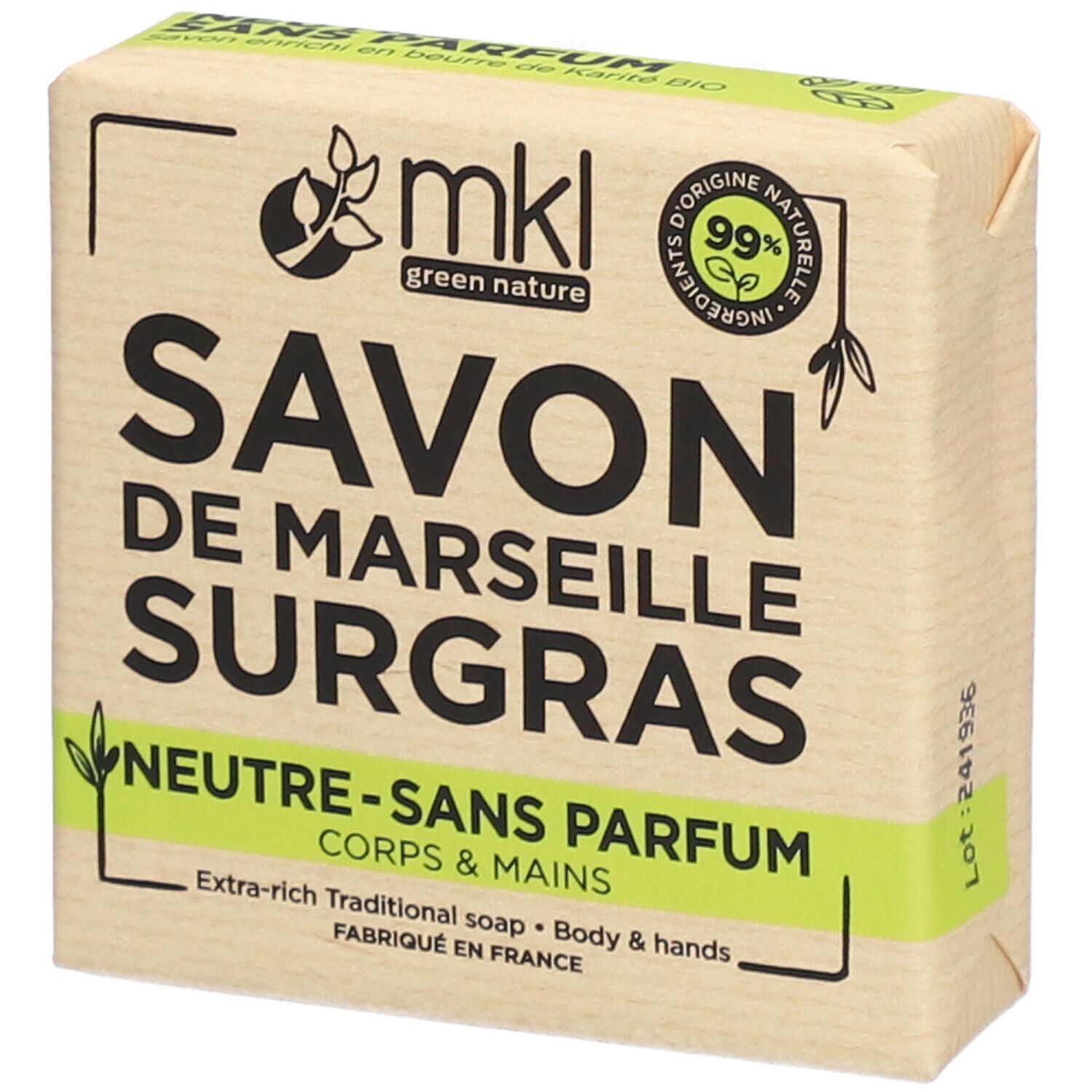 Seife in Papierverpackung. Aufschrift: Savon de Marseille Surgras Neutre Sans Parfum. Grün-beige Farbtöne.