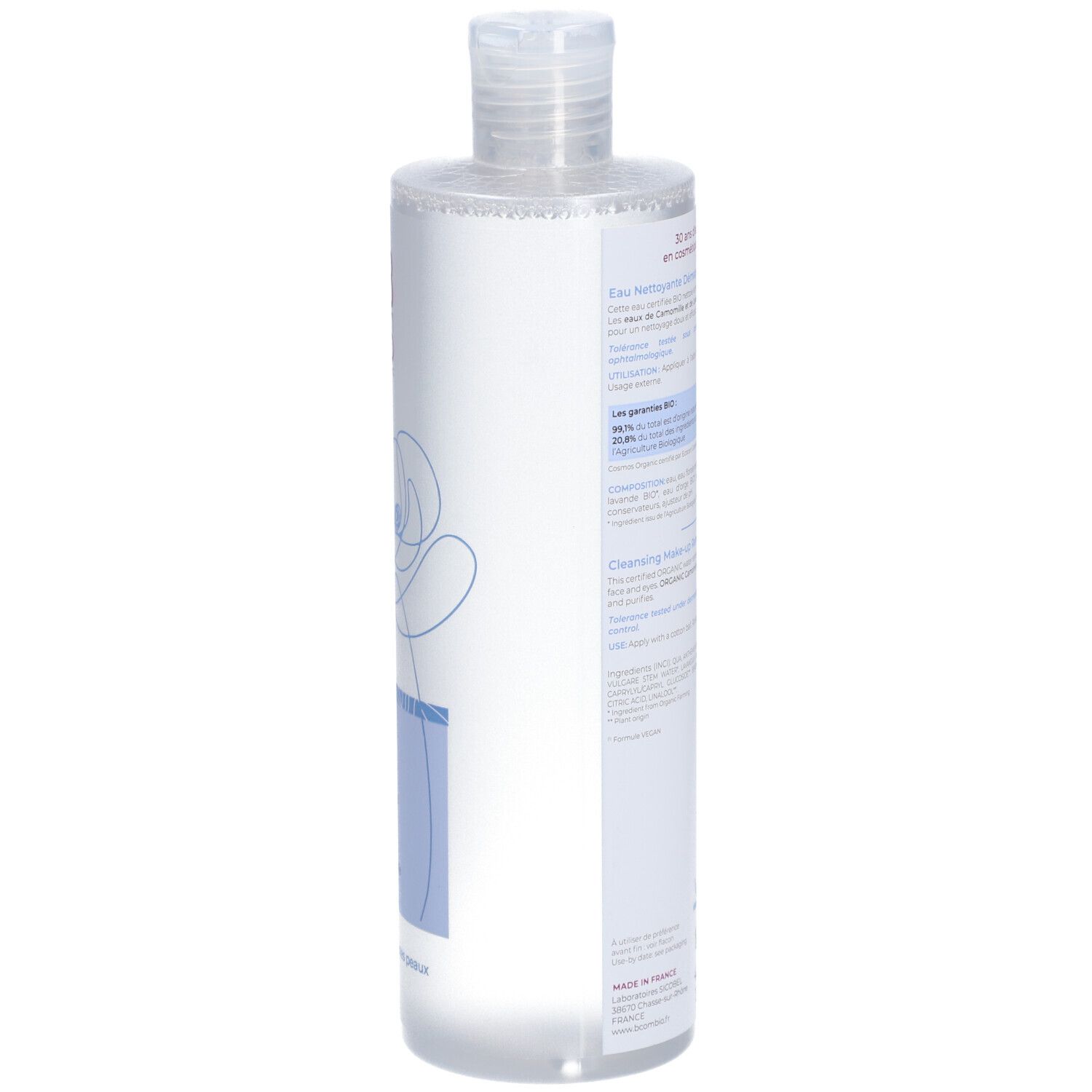 Flacon transparent avec étiquette. Inscription: B COM BIO ORGANIC, Eau nettoyante démaquillante. Avec camomille et lavande.