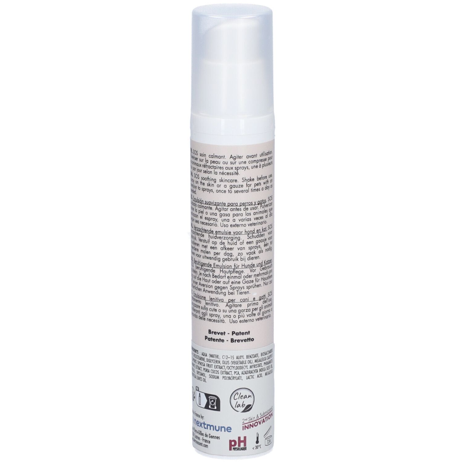 Witte spray met roze etiket. Tekst in het Frans, Engels, Duits, Nederlands. Bevat gebruiksinformatie.