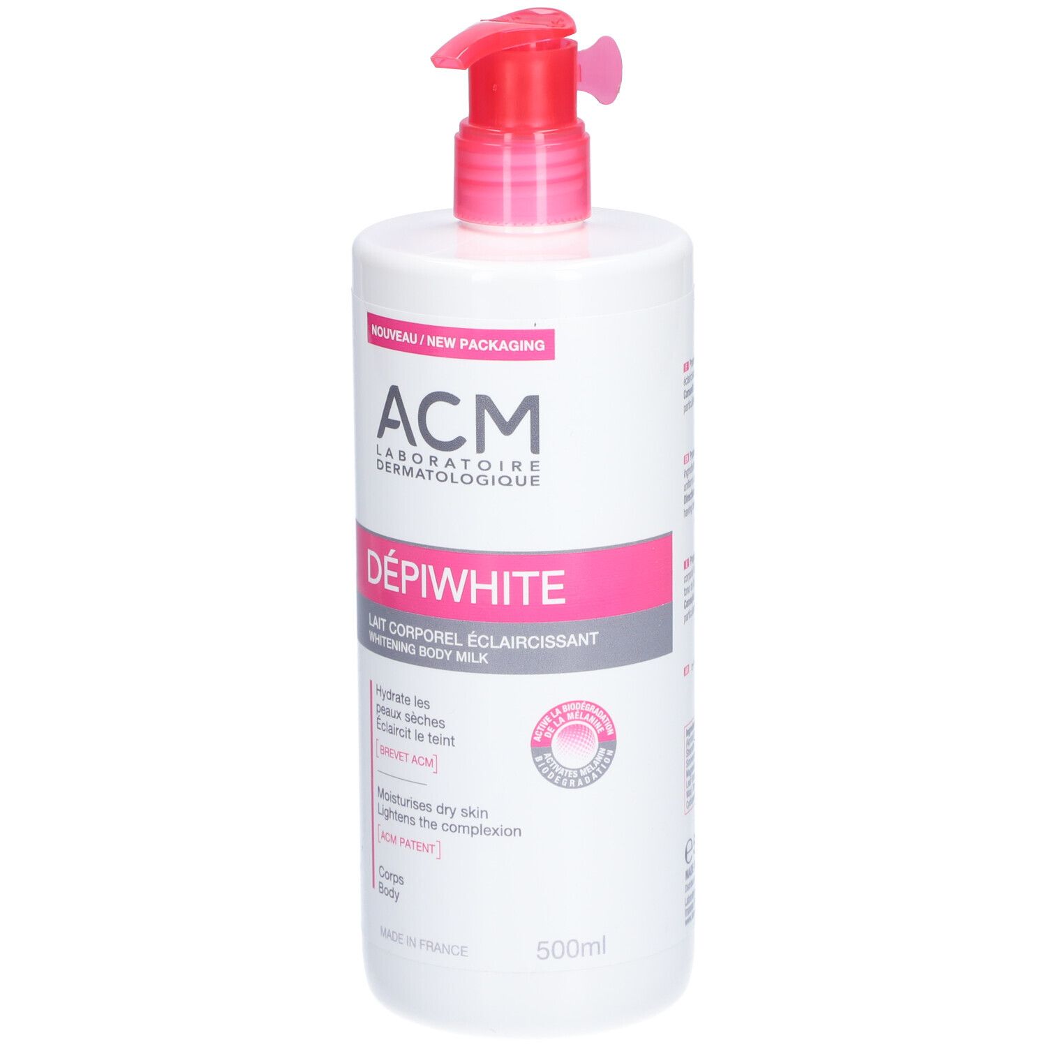 Weiße Flasche mit rosa Akzenten und Dosierpumpe. Aufschrift: ACM Dépiwhite Lait corporel éclaircissant. 500ml.