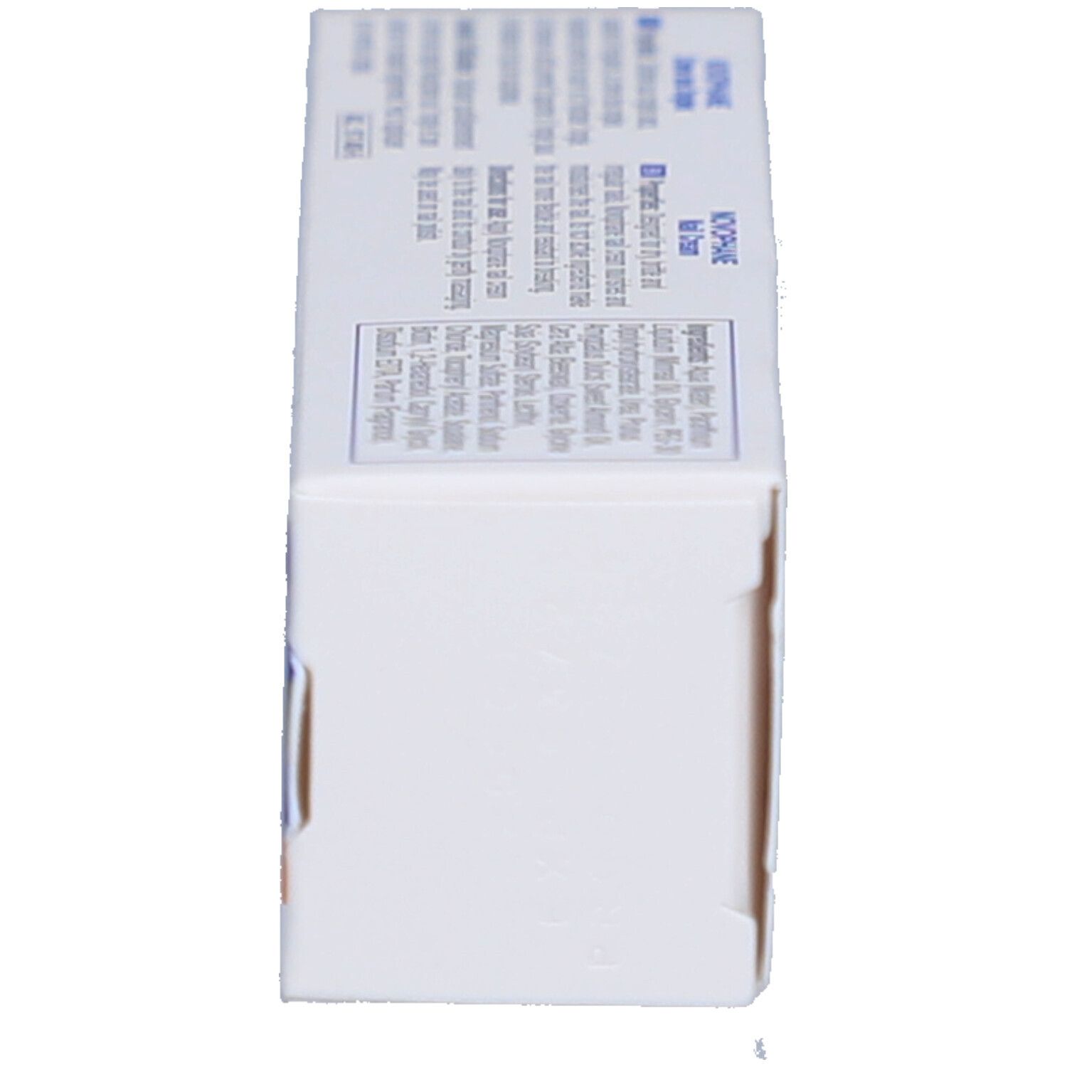 Oberseite der Produktverpackung. Enthält Text und Informationen. Weiß mit roter Beschriftung.