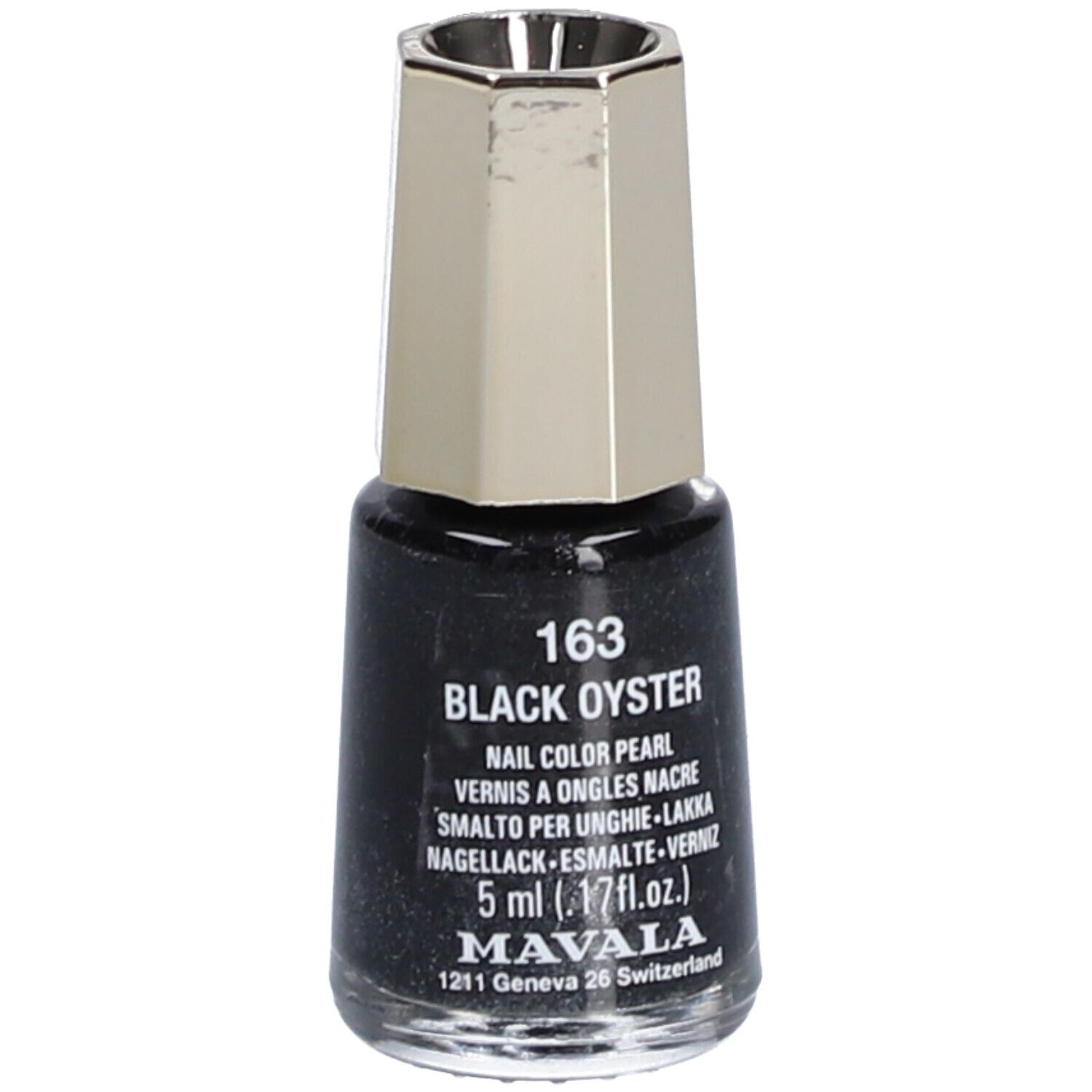 Petit flacon de vernis à ongles noir avec bouchon argenté. Inscription : Black Oyster, 5 ml.