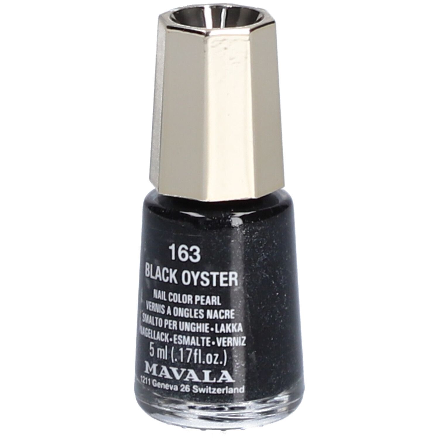 Petit flacon de vernis à ongles noir avec bouchon argenté. Inscription : Black Oyster, 5 ml.