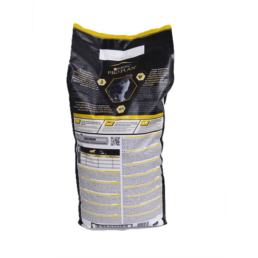 Dos du sac noir. Inscription : PURINA PRO PLAN. Détails jaunes et blancs. Texte et code QR.