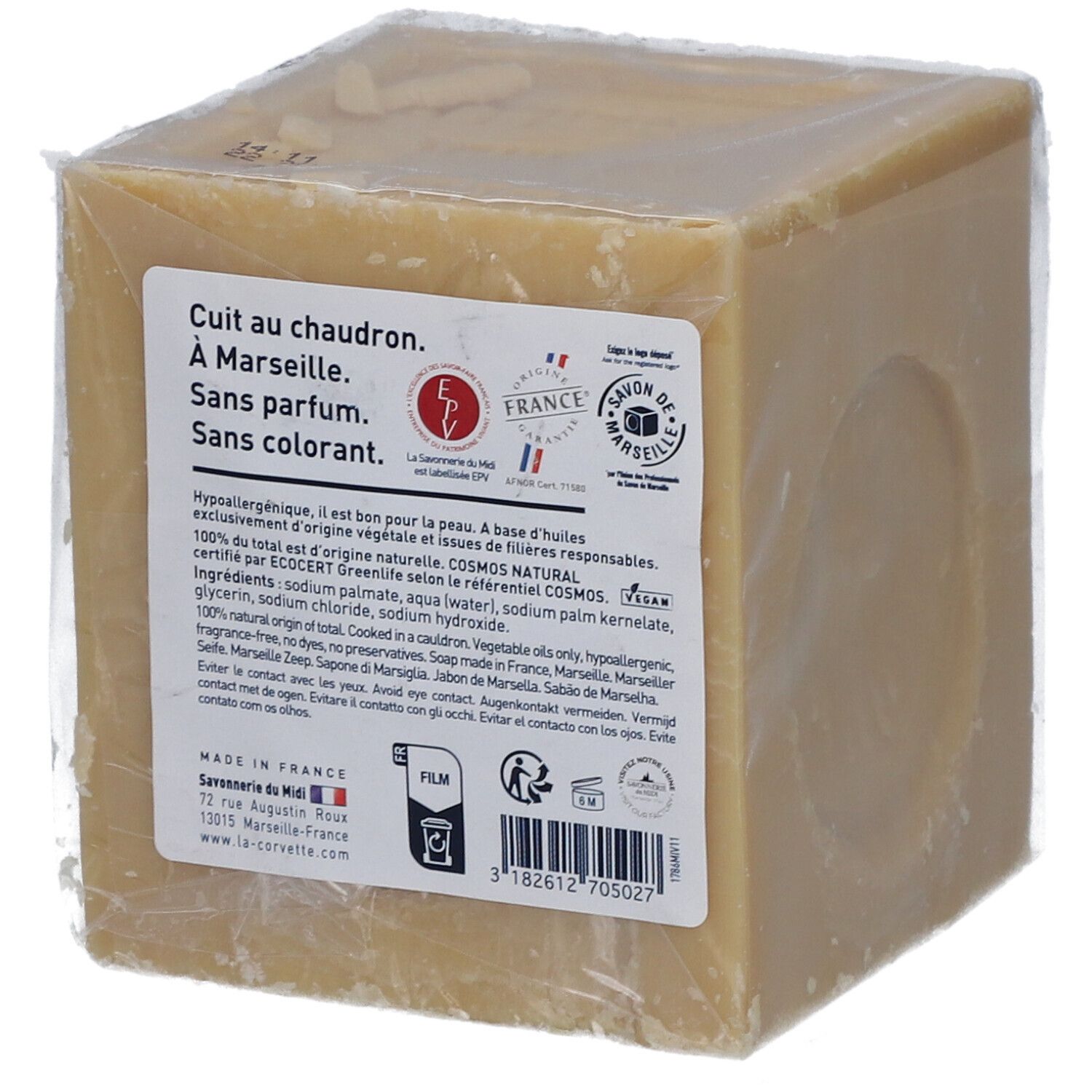 Quadratischer Seifenblock in Folie verpackt. Rückseite mit Text: Cuit au chaudron, Sans parfum, Sans colorant. Zertifizierungen und Inhaltsstoffe.