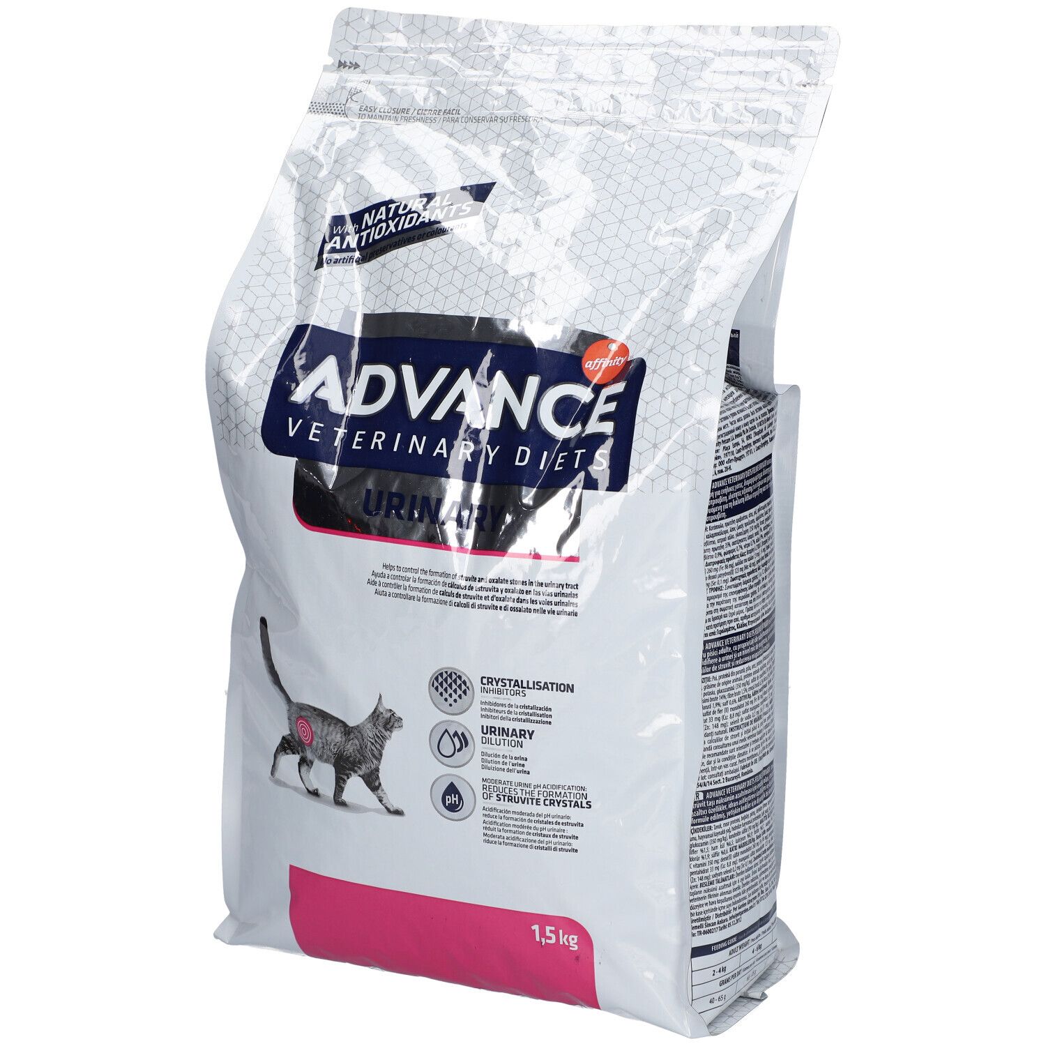 Sac de nourriture pour chats. Inscription: ADVANCE VETERINARY DIETS URINARY. 1,5 kg. Illustration d'un chat.