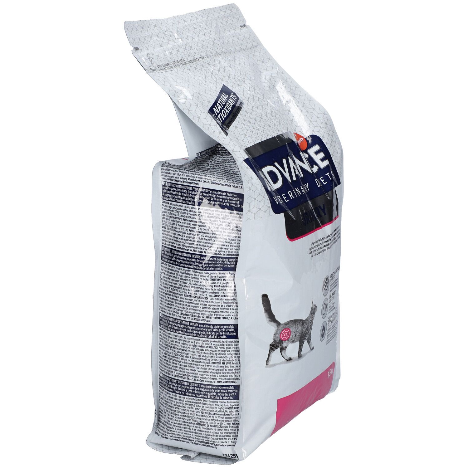 Emballage ouvert de nourriture pour chats. Inscription: ADVANCE VETERINARY DIETS URINARY. Illustration d'un chat.