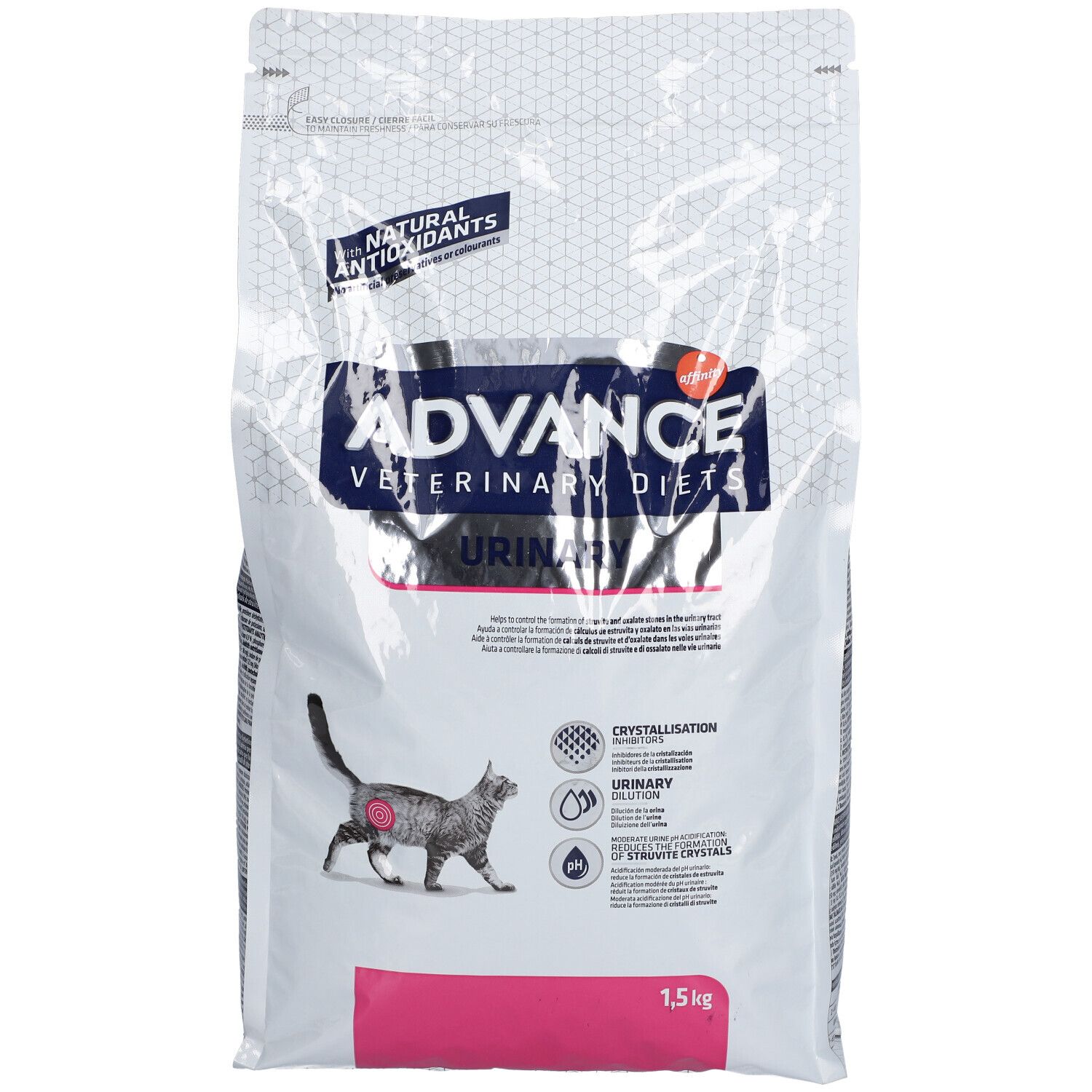Sac de nourriture pour chats. Inscription: ADVANCE VETERINARY DIETS URINARY. 1,5 kg. Illustration d'un chat.