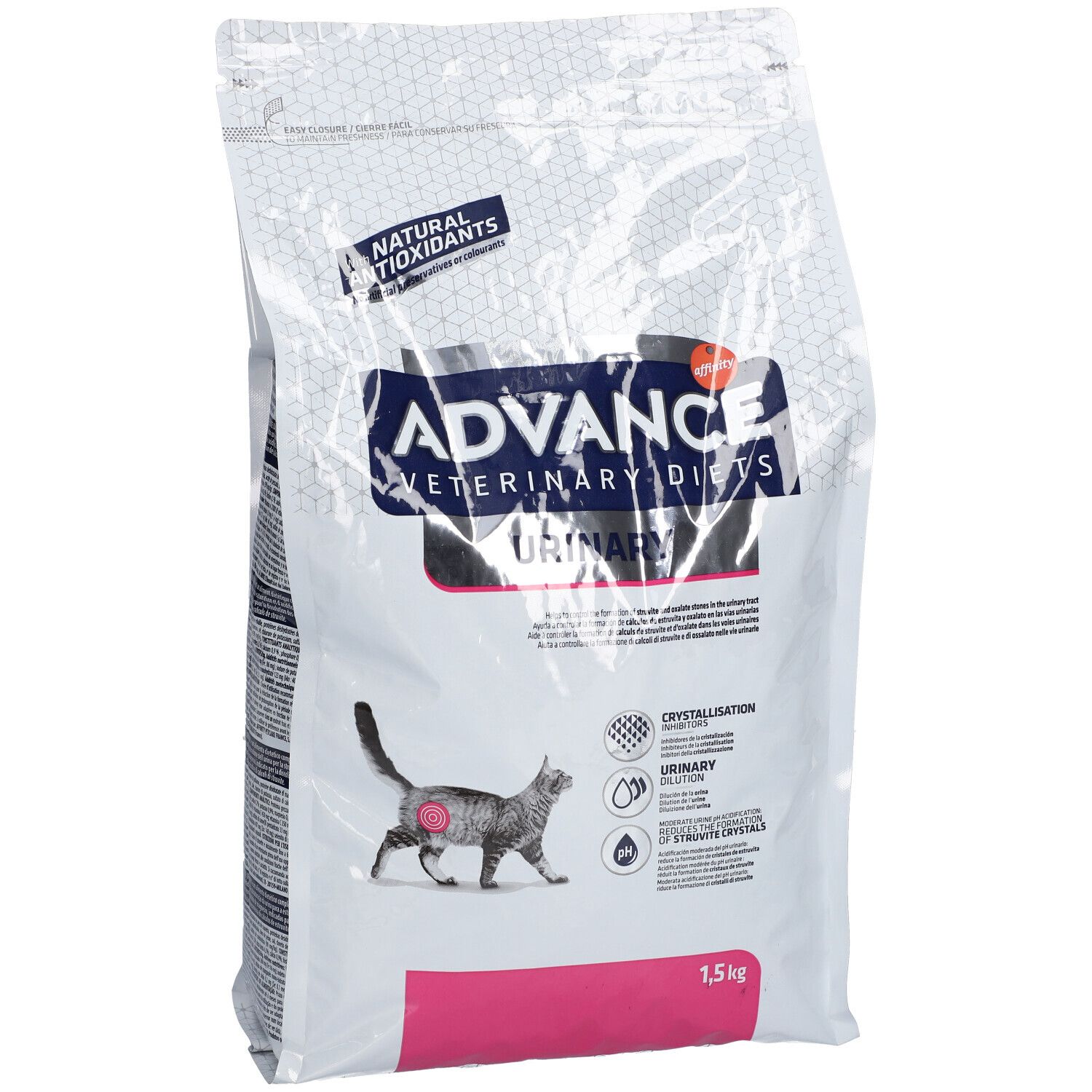 Sac de nourriture pour chats. Inscription: ADVANCE VETERINARY DIETS URINARY. 1,5 kg. Illustration d'un chat.