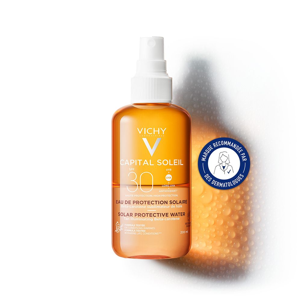 Eau de protection solaire avec vaporisateur. Vichy Capital Soleil SPF 30. Recommandé par les dermatologues.