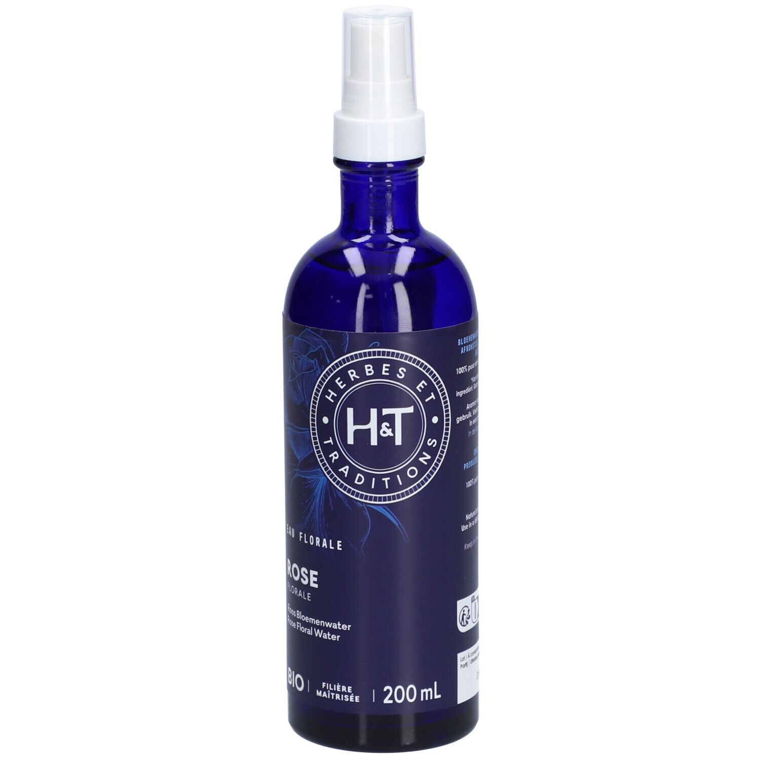 Flacon en verre bleu avec vaporisateur. Étiquette avec logo, texte et "BIO ROSE".