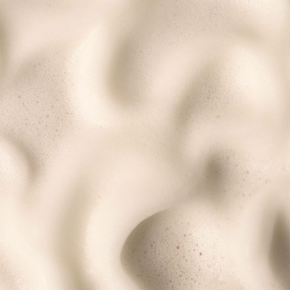 Textur von Avril Gesichtsreinigungsschaum, nah aufgenommen.
