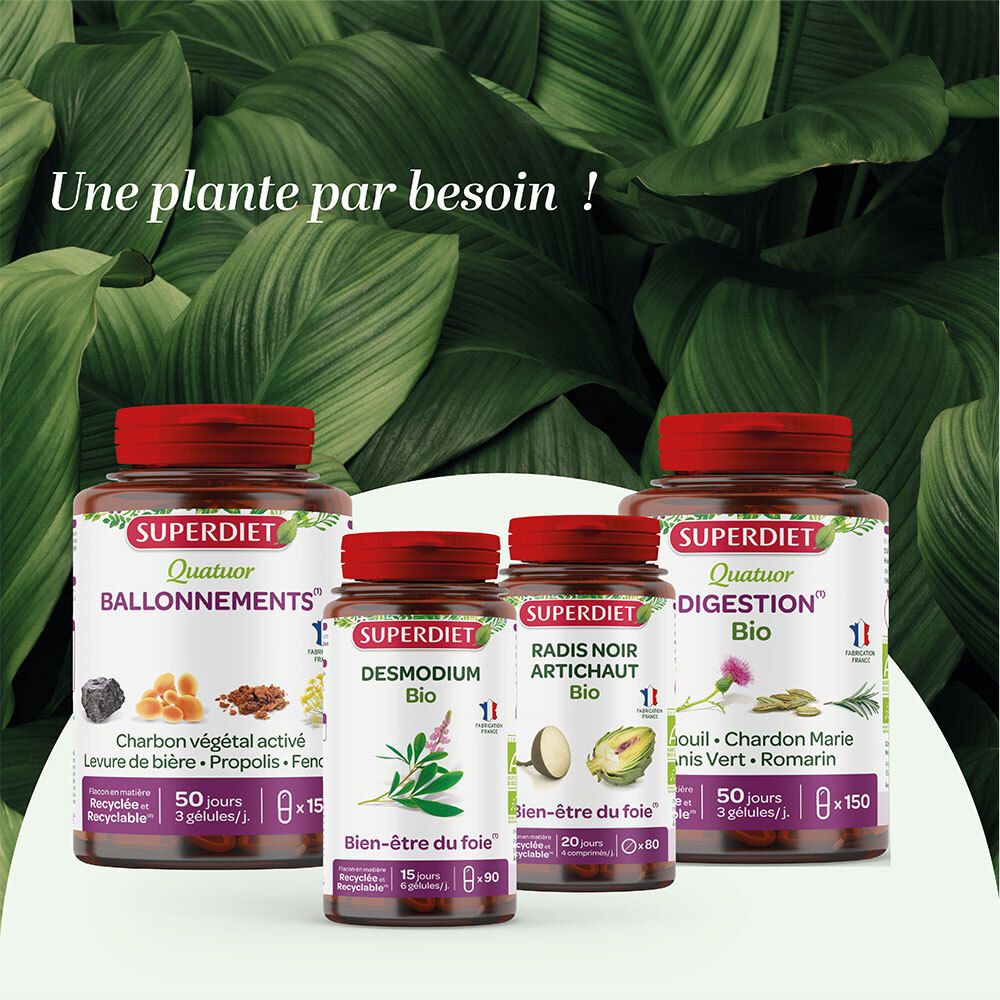 Quatre flacons de compléments alimentaires SUPERDIET. Différents produits. Bouchons rouges. Certification Bio.
