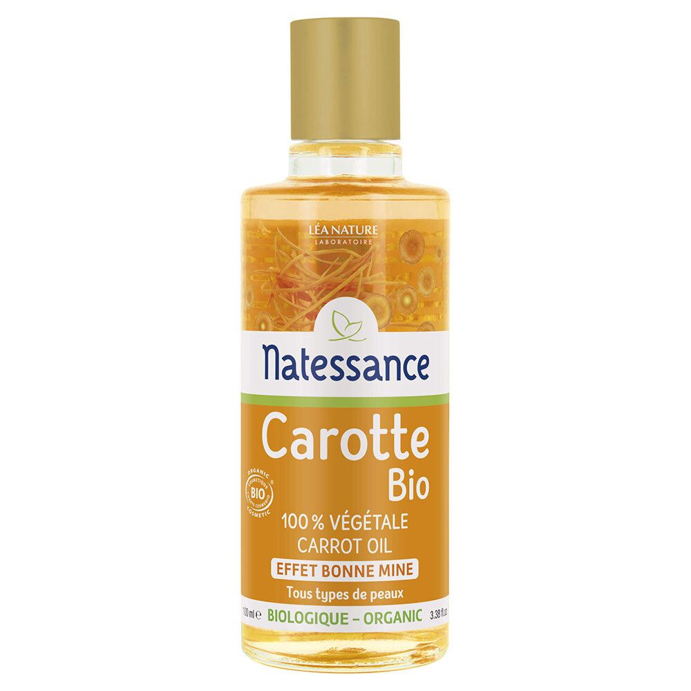 Flacon en verre avec bouchon doré. Étiquette "Natessance Carotte Bio" et "100% Végétale Carrot Oil".