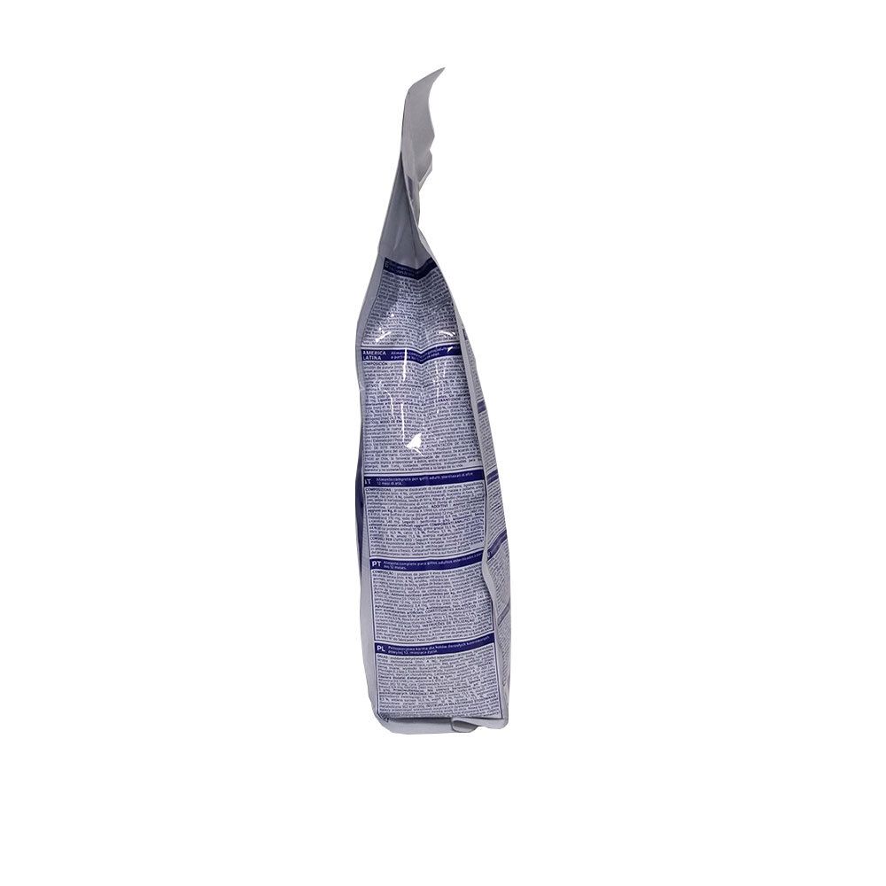 Vue latérale du sac de nourriture pour chats. Bandes bleues sur fond gris.