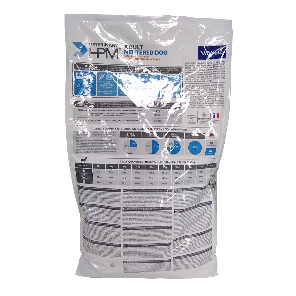 Rückseite des HPM Veterinär Adult Kastrierter Hund Small & Toy Beutels. Enthält Tabellen, Diagramme und Text in verschiedenen Sprachen.