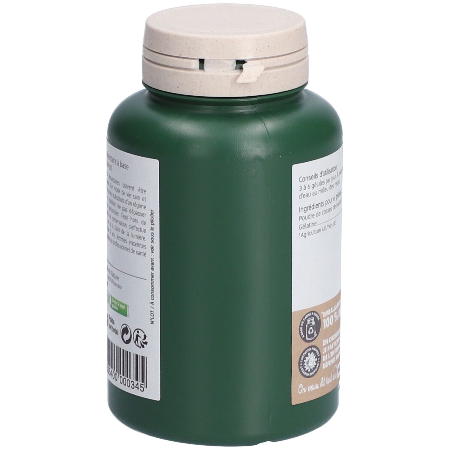 Grüne Flasche, Seitenansicht. Etikett mit Barcode und Text. Pflanzliche Verpackung. 100% recycelbar.