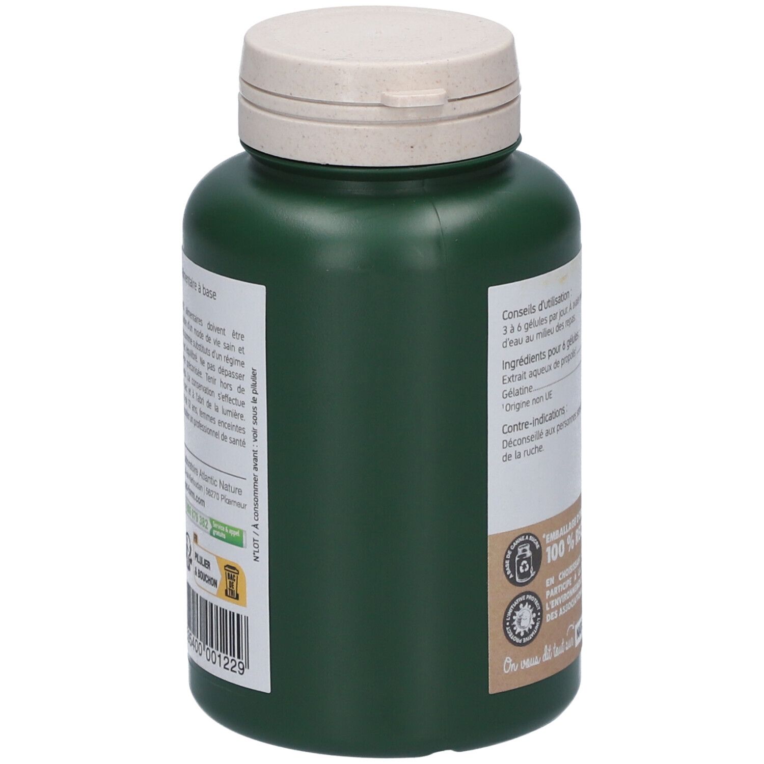 Vue latérale d'un flacon vert avec couvercle blanc. Étiquette avec texte. Emballage végétal, 100% recyclable.