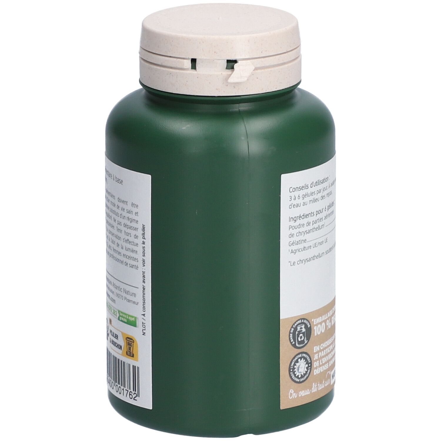 Grüne Flasche mit weißem Deckel. Rückansicht. Text in französischer Sprache. Hinweis auf pflanzliche Herkunft und Recycling.