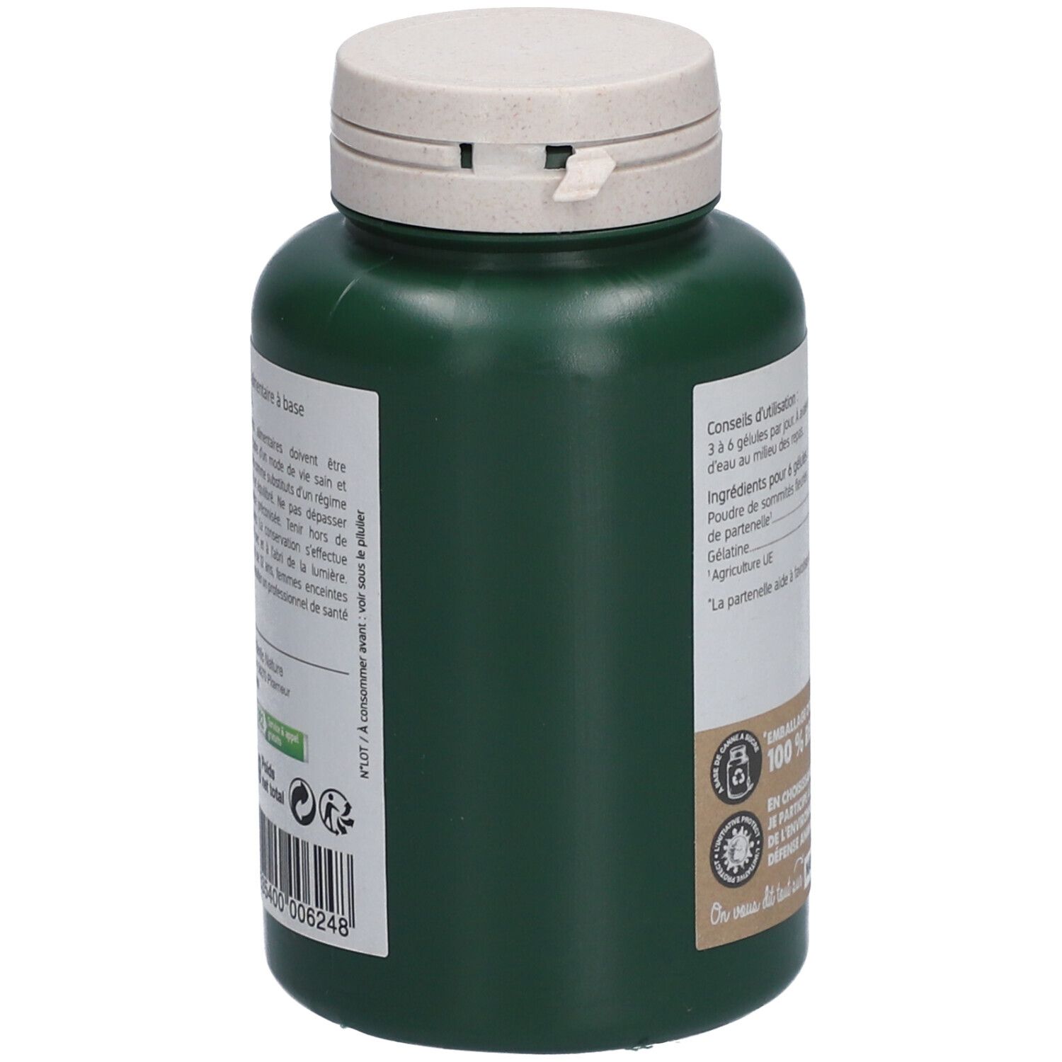 Flacon vert, vue latérale. Texte : Nat&Form, emballage d'origine végétale, 100% recyclable.