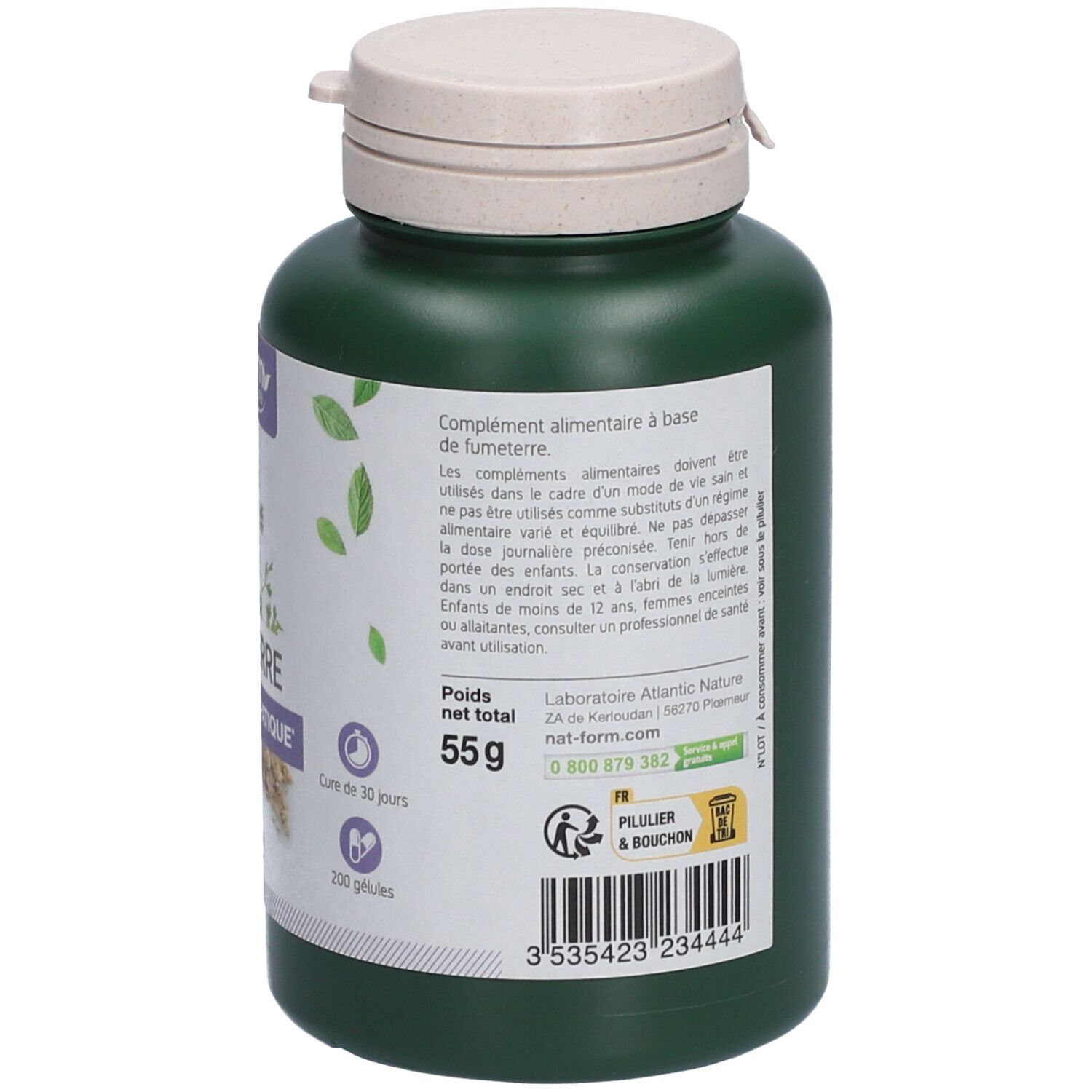 Grüne Flasche mit weißem Deckel. Etikett mit Produktinformationen und Logo. Französische Flagge.