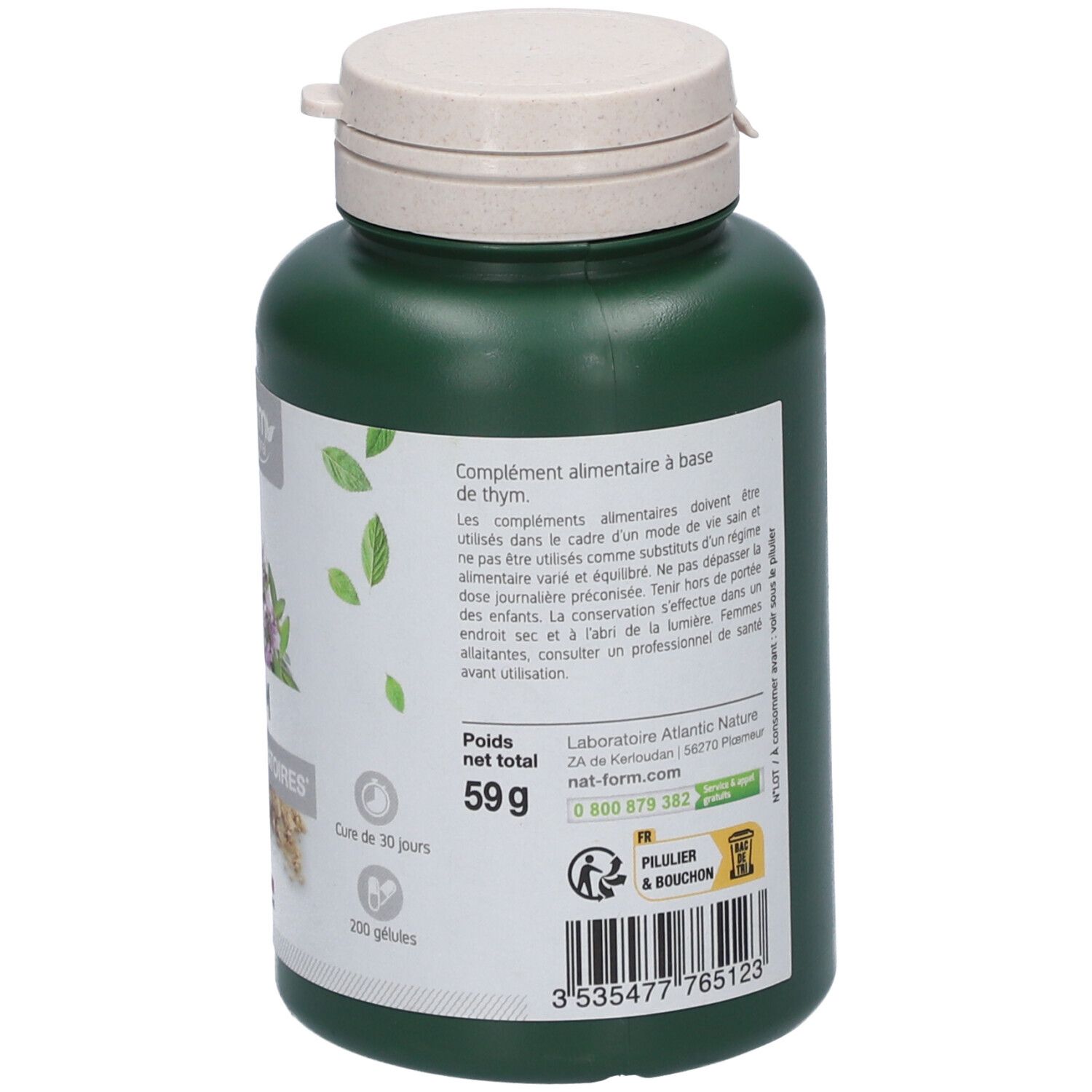 Rückseite einer grünen Flasche mit weißem Deckel. Etikett mit Text, Inhaltsstoffen und Informationen. "Emballage d'origine végétale".