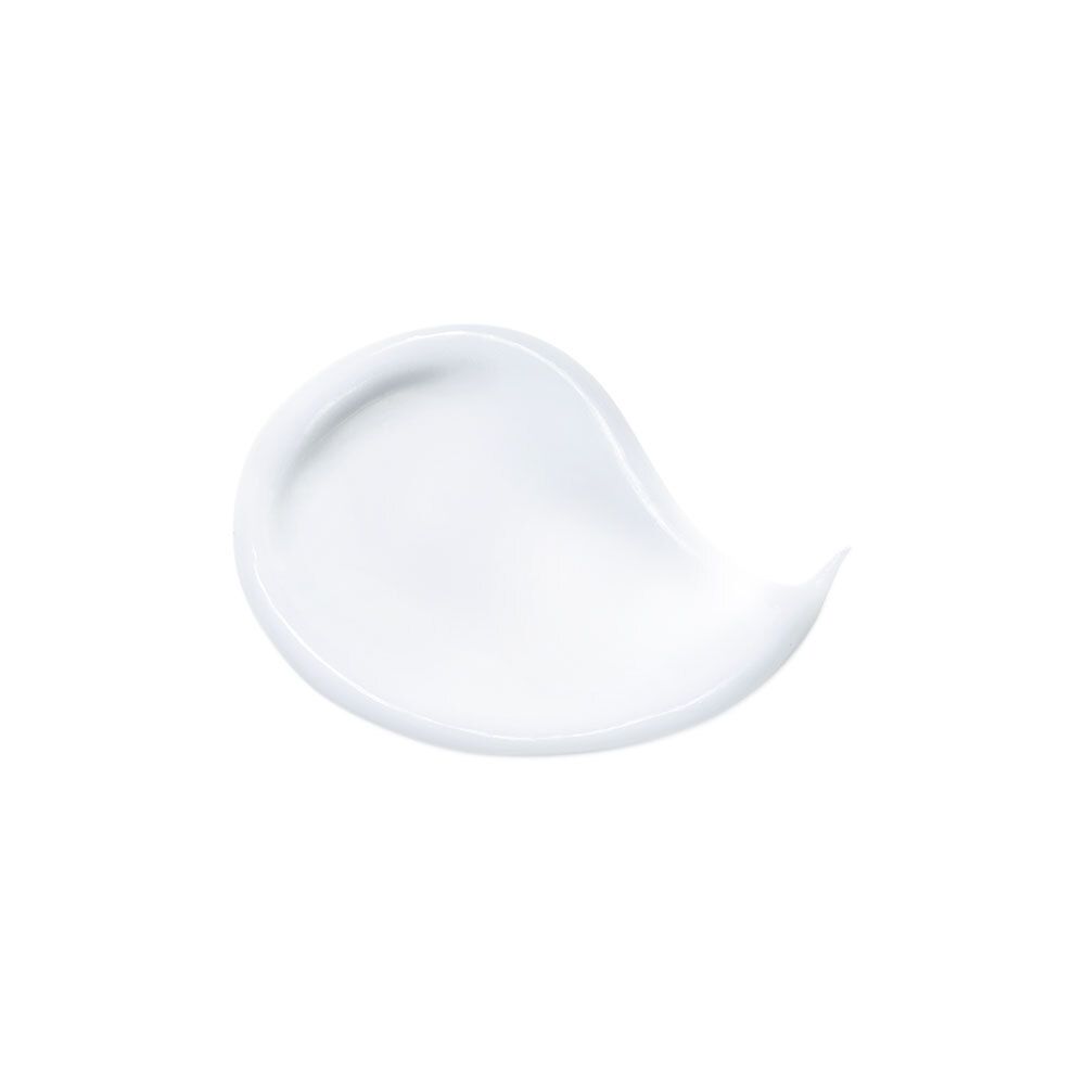 Éclaboussure de crème blanche. Texture lisse. Sur fond blanc.
