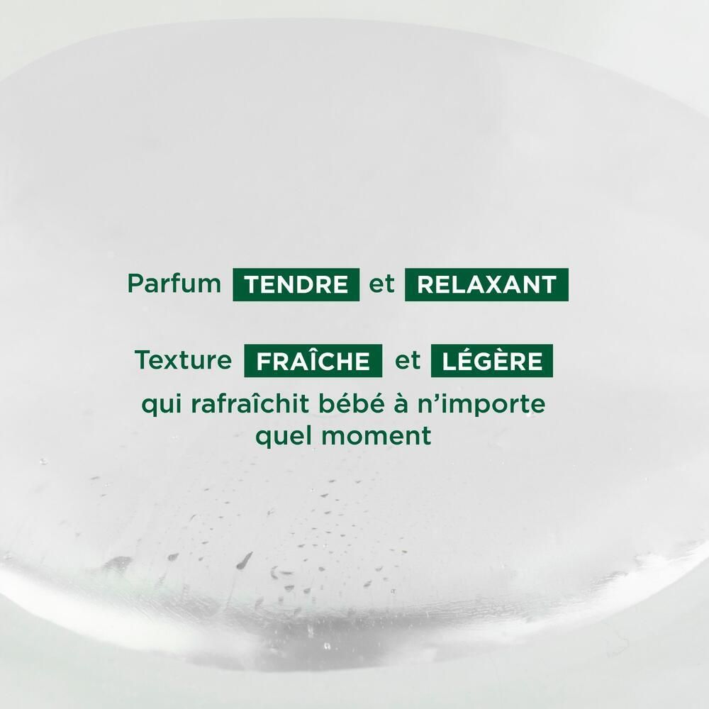 Tekst over de eigenschappen van Klorane Bébé Eau Fraîche Parfumée: zacht, ontspannend, fris en licht.