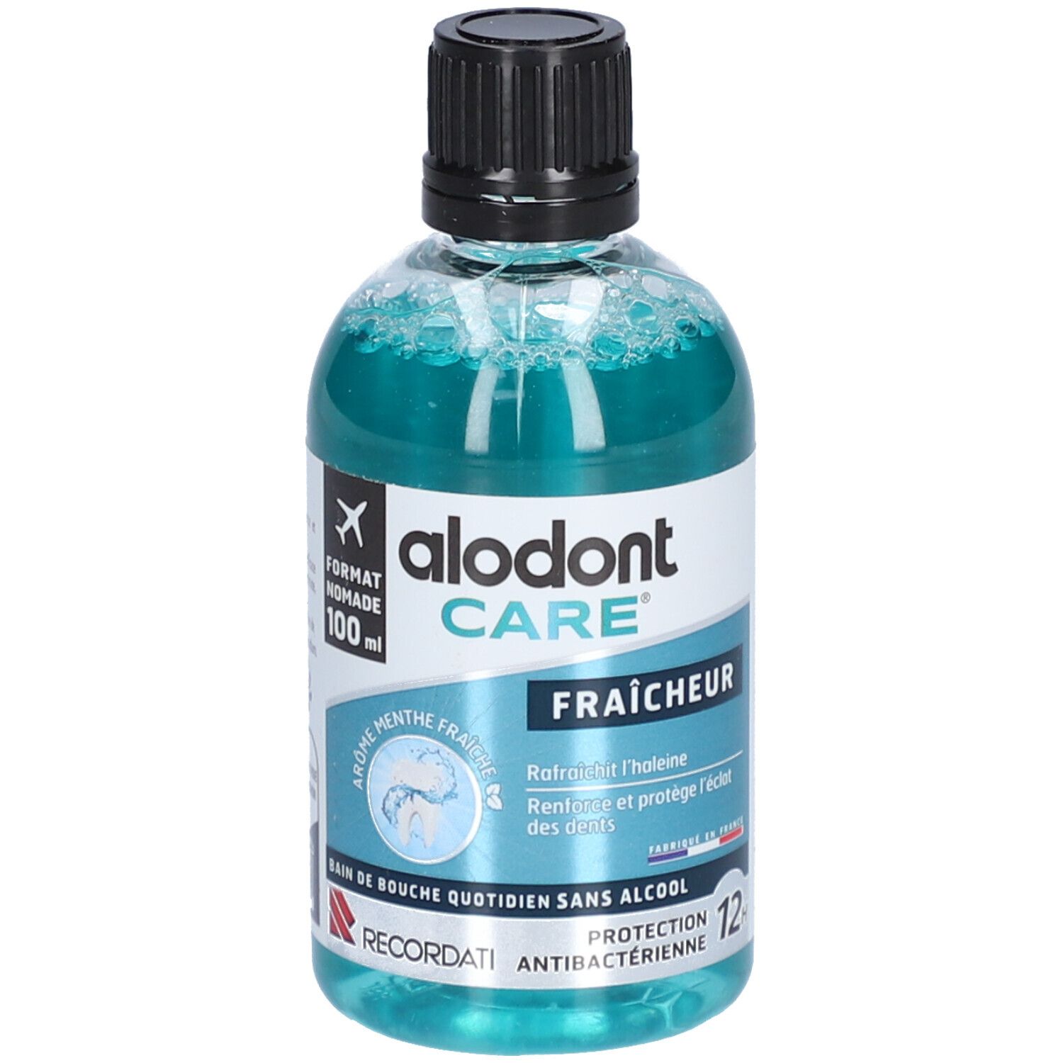 Flacon transparent avec liquide bleu. Bouchon noir. Inscription: alodont CARE Fraîcheur. Format nomade 100 ml.