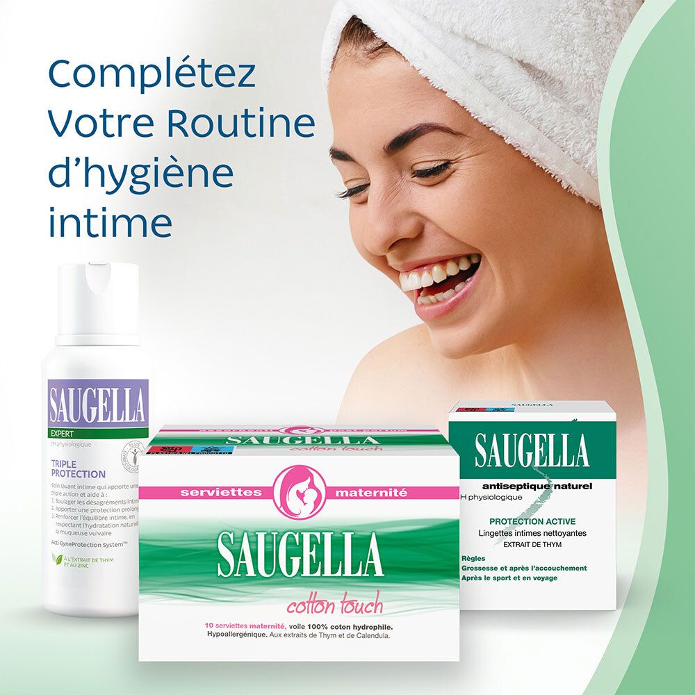 Femme avec serviette. Produits : Saugella gel lavant et serviettes post-partum.