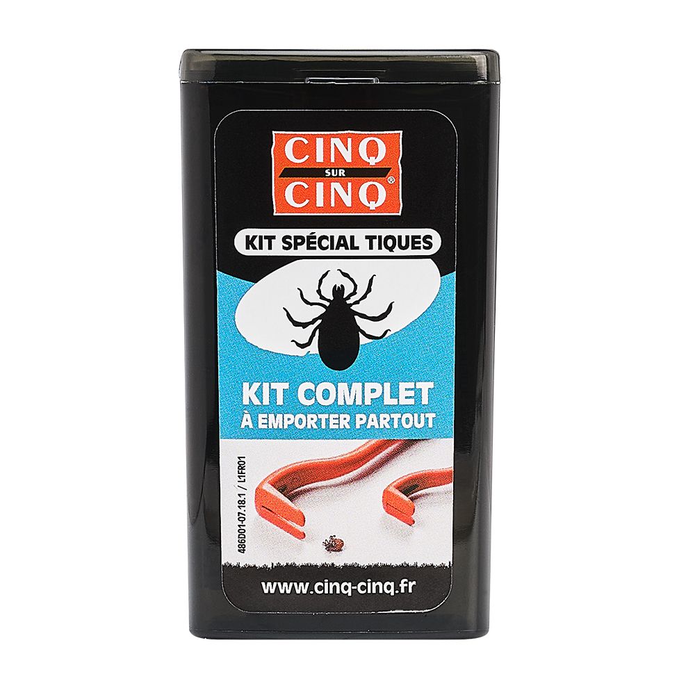 Boîte noire avec logo Cinq sur Cinq et texte Kit spécial tiques. Illustration d'une tique et d'outils d'extraction.