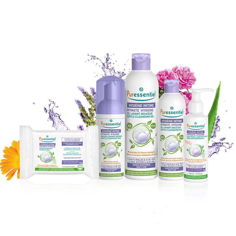 Divers produits: flacons, lingettes. Inscription: Hygiène Intime. Violet et blanc.