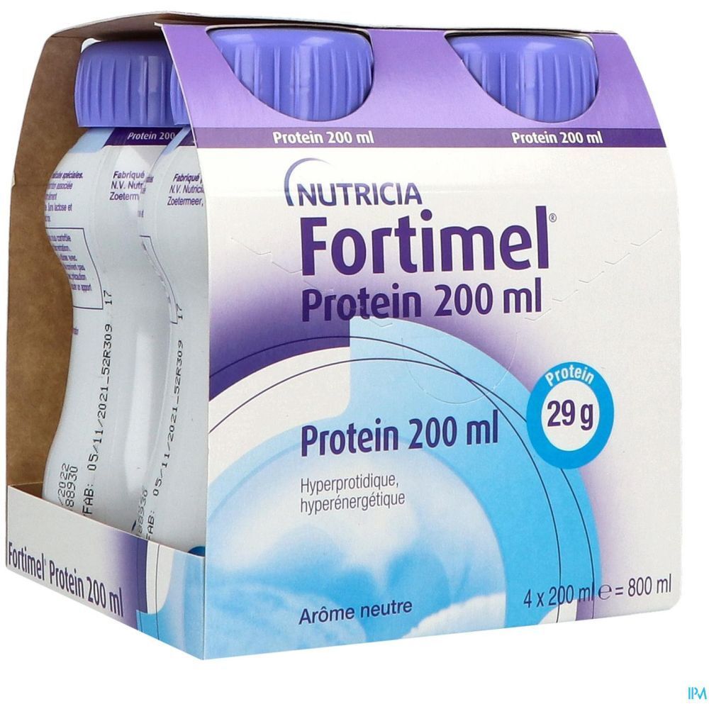 Emballage de quatre bouteilles Nutricia Fortimel Protein 200 ml. Bouteilles avec bouchons violets. Inscription : Protéines 29g.