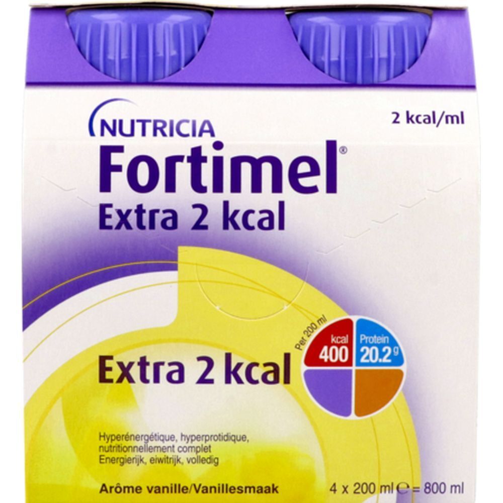 Emballage de quatre bouteilles. Inscription : Nutricia Fortimel Extra 2 kcal. 2 kcal/ml. Arôme vanille. Informations nutritionnelles.