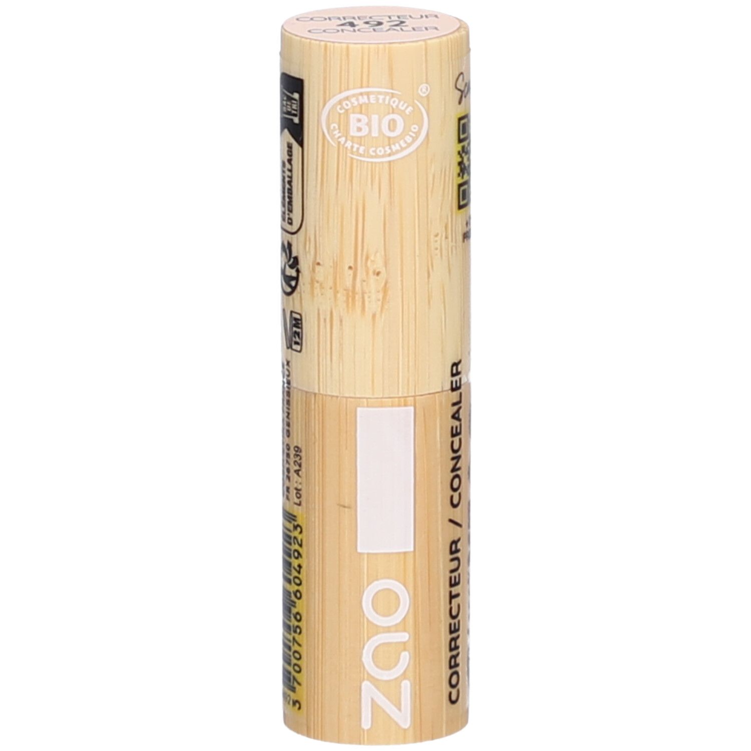 Zylinderförmiger Concealer-Stift. Bambus-Optik. Aufschrift ZAO, CORRECTEUR / CONCEALER. Bio-Zertifizierung.