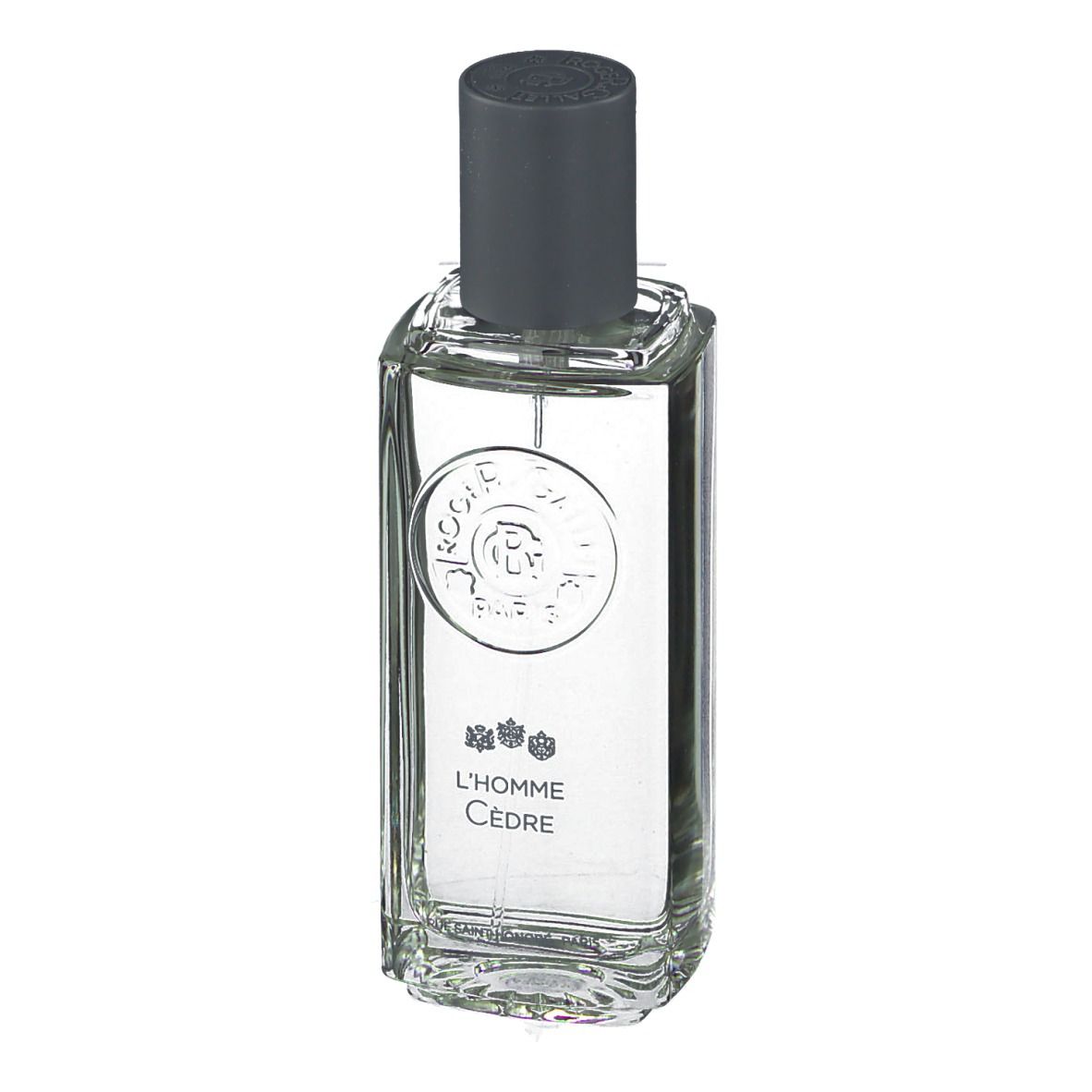 Flacon transparent avec bouchon gris. Inscription : L'Homme Cèdre. Logo et texte sur l'étiquette.