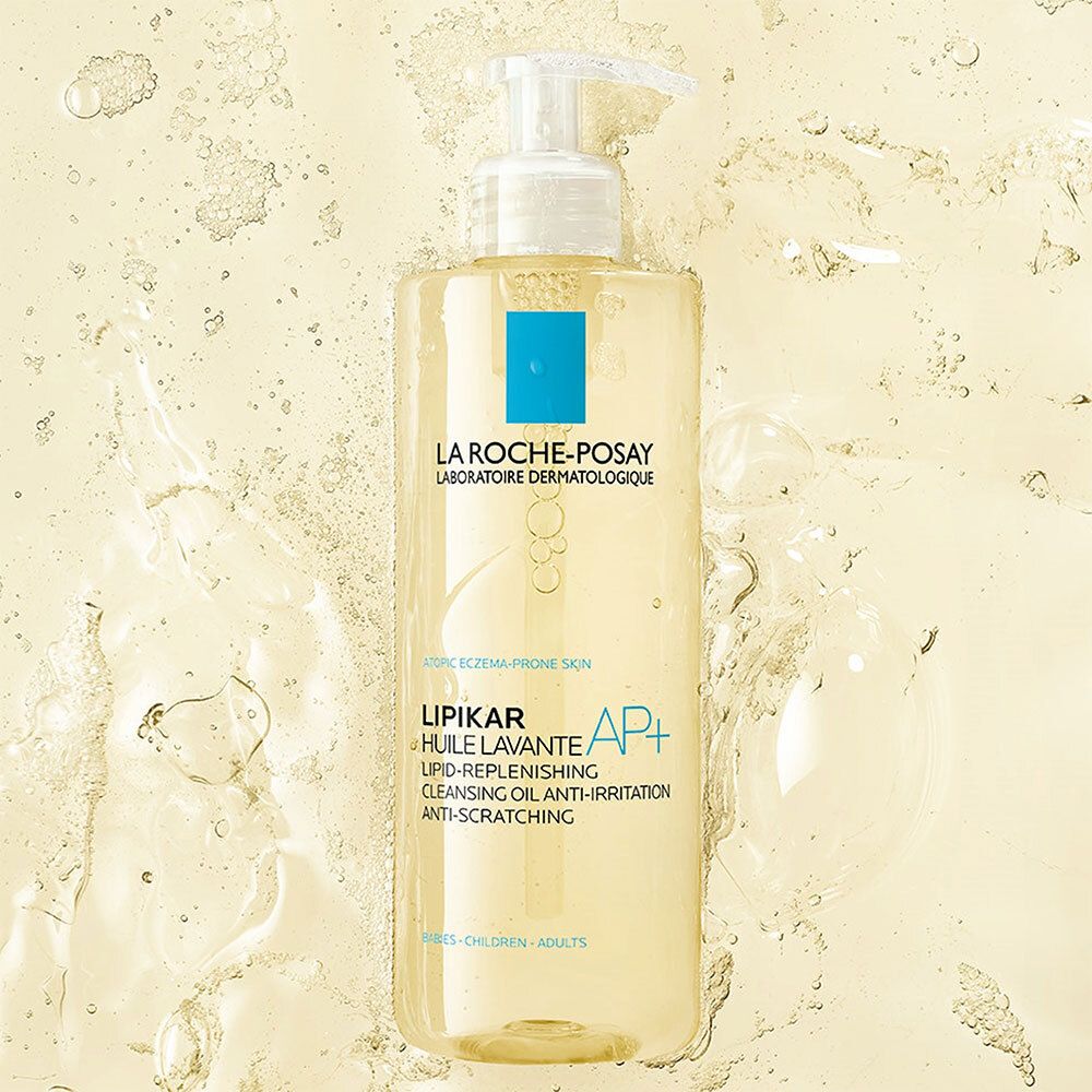 La Roche-Posay Lipikar AP+ Öl. Flasche mit Pumpe. Gelbe Flüssigkeit. Text und Logo. Auf gelbem Hintergrund.