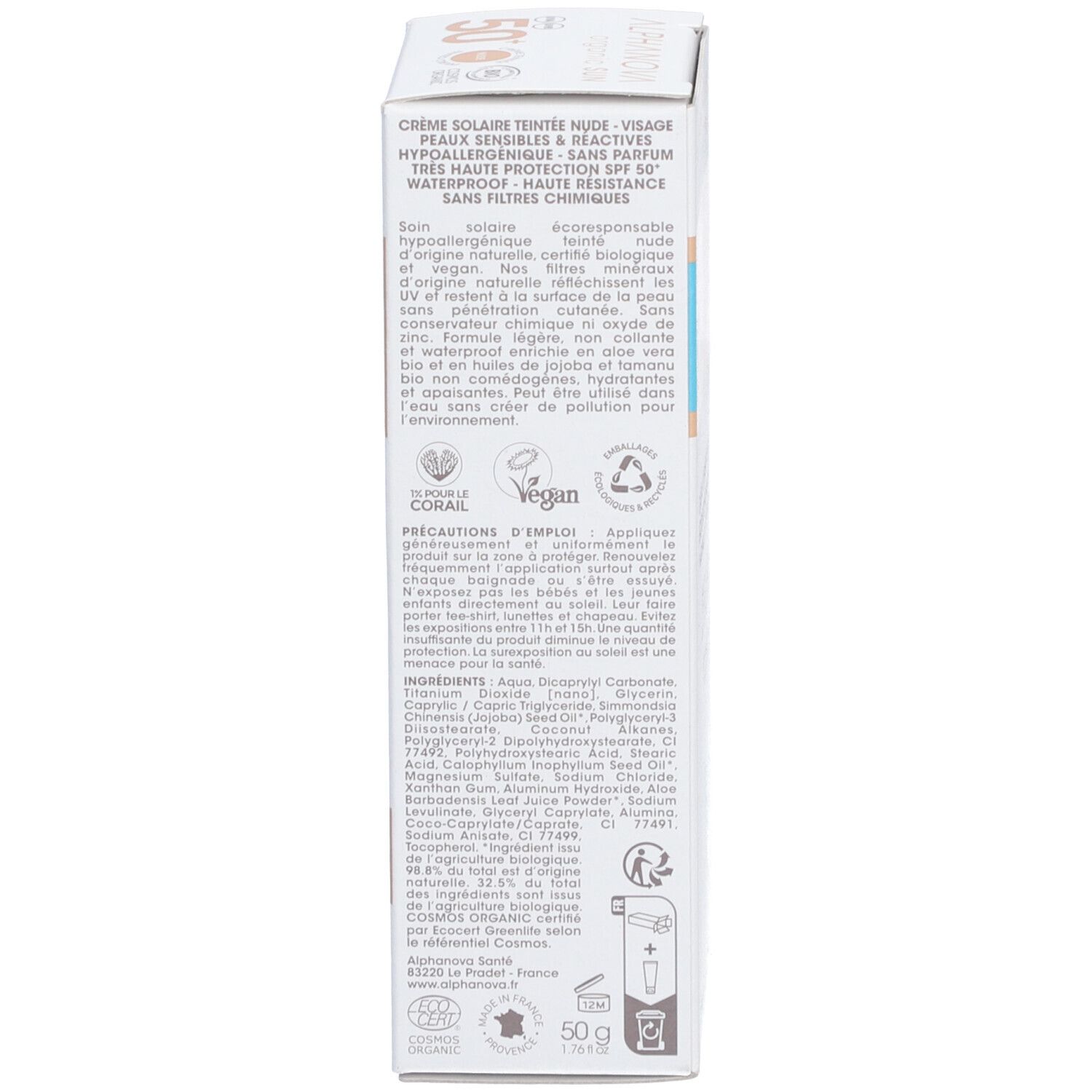 Rückseite der Sonnencreme-Verpackung. Text: Creme solaire teintée, hypoallergen, ohne Parfum. Logos: Vegan, Recycling, Bio.