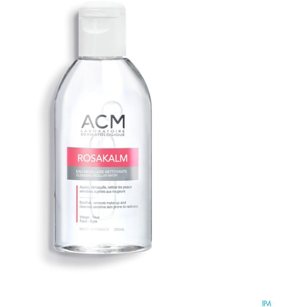 Klare Flüssigkeit in einer Flasche mit weißem Deckel. Aufschrift: Rosakalm Eau Micellaire Nettoyante.