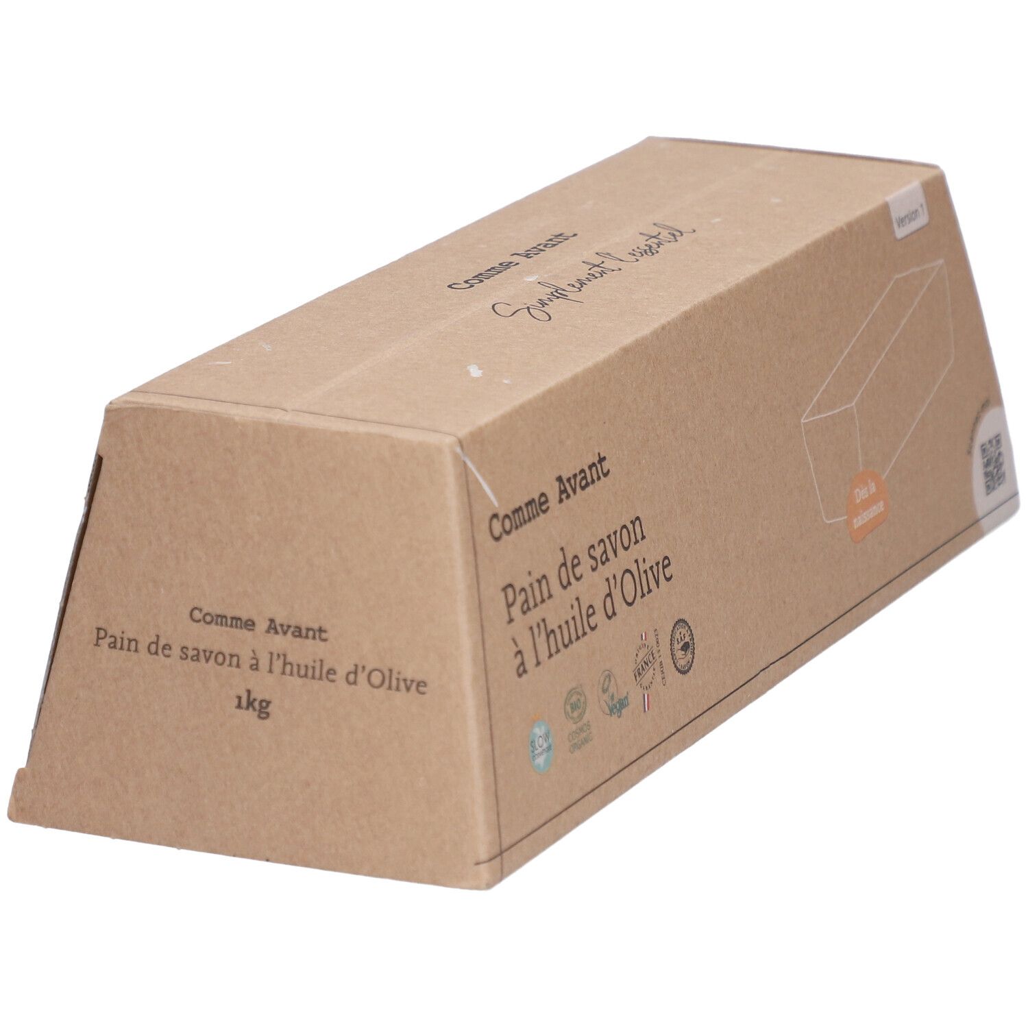 Boîte en carton inclinée. Inscription "Comme Avant Pain de savon à l'huile d'Olive". 1 kg.