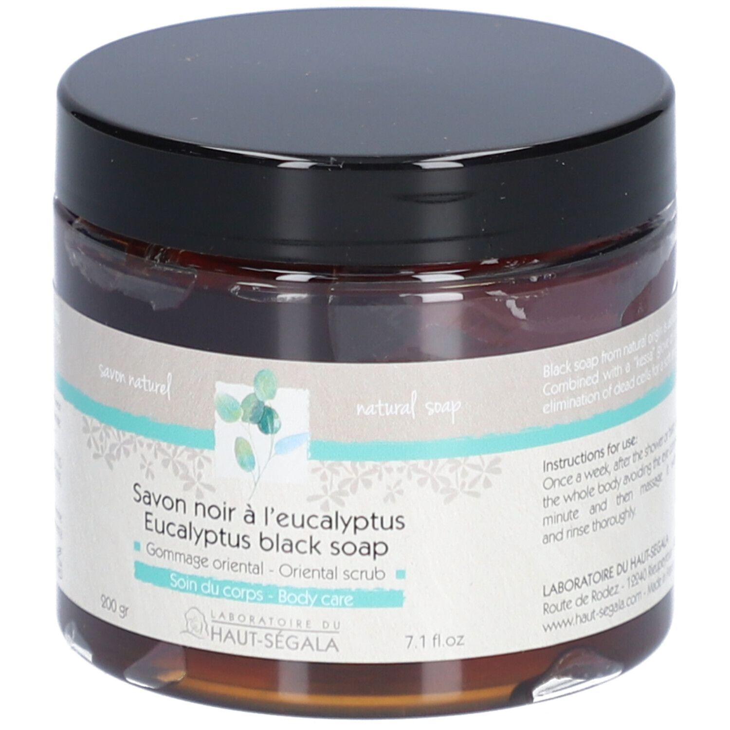 Pot en verre brun avec couvercle noir. Inscription: Savon noir à l'eucalyptus, Eucalyptus black soap, Gommage oriental, Soin du corps.