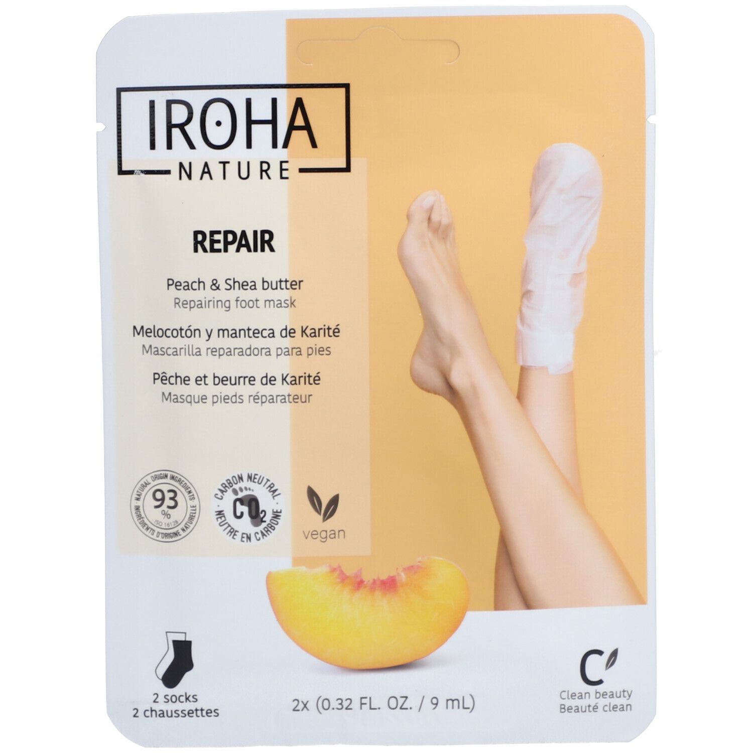 Fußmaske mit Pfirsich & Sheabutter. Weiße Socken auf Füßen. Produktverpackung mit Logo, Text und Pfirsich-Illustration.